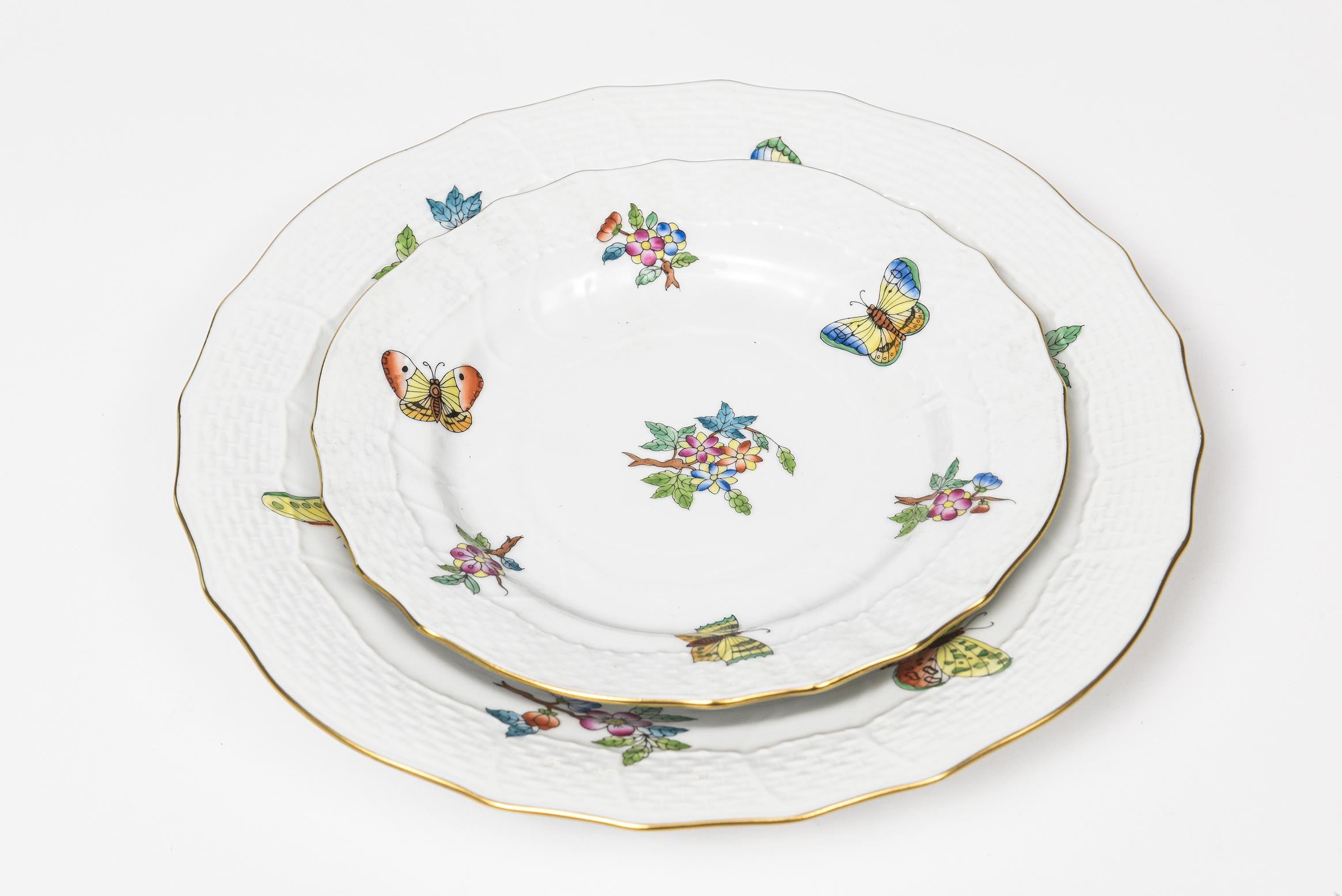 Herend Queen Victoria Older Version Dinner China Set for 11 Plus '70 Pieces' For Sale 4