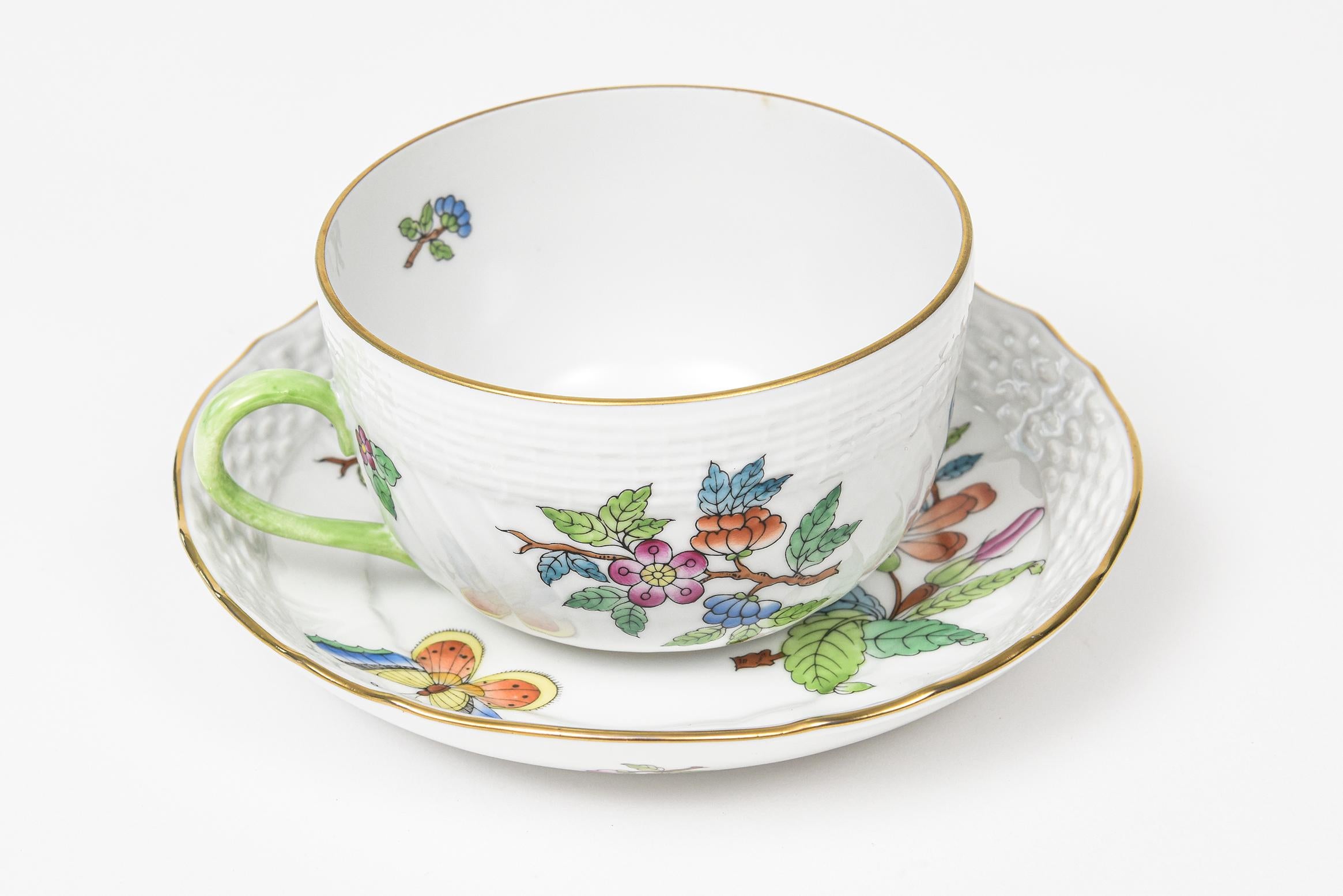 20ième siècle Herend Queen Victoria Older Version Dinner China Set for 11 Plus '70 Pieces' (Service de vaisselle pour 11 personnes et plus) en vente