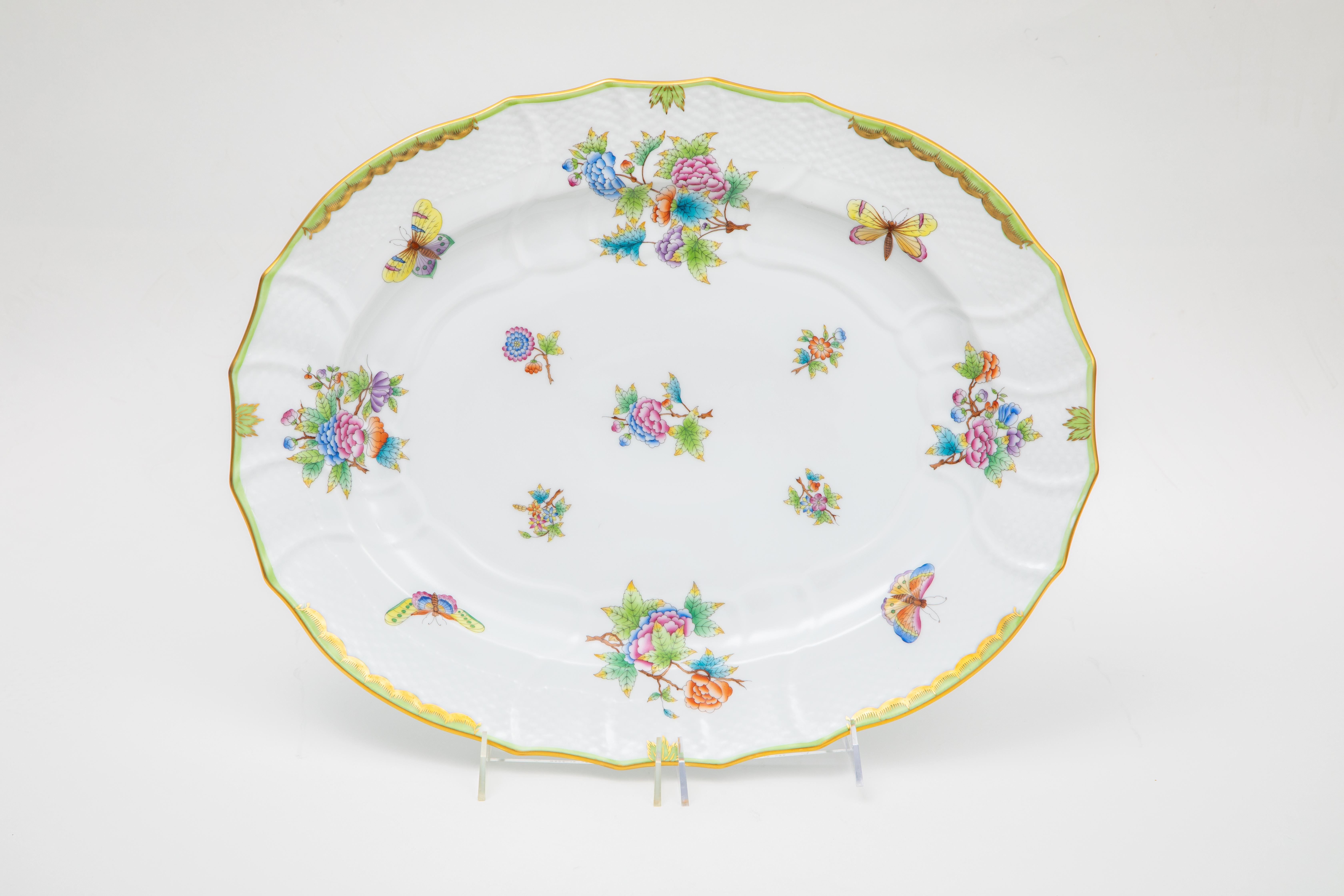 Uno de los patrones más queridos y reconocidos desde la primera exposición mundial de Londres, la Gran Exposición de 1851. Este patrón característico de Herend recibió la admiración de la reina Victoria. Le gustaba tanto el diseño con peonías y