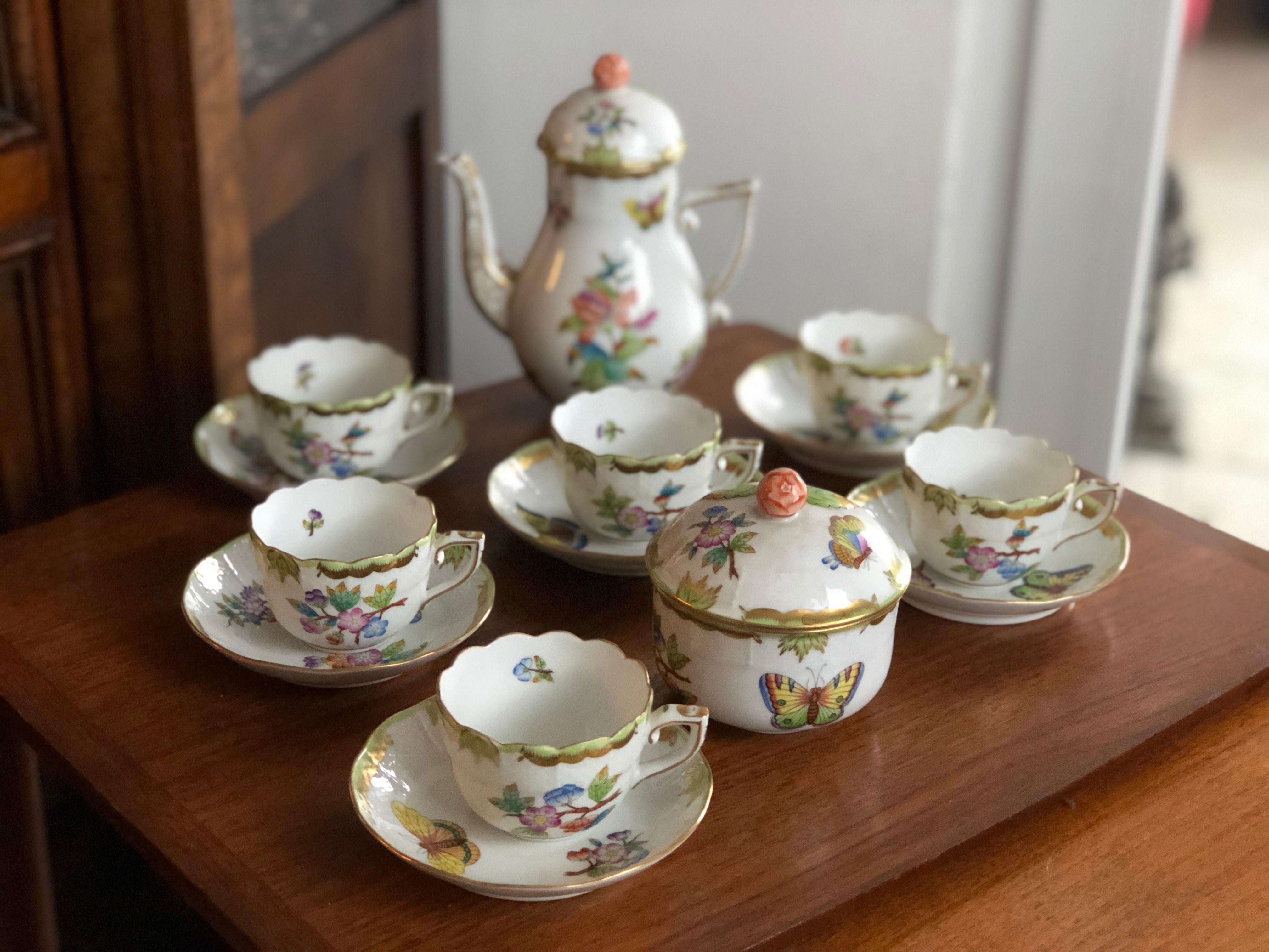 Herend Queen Victoria hand printed line is made up of almost a hundred kinds of stylised butterflies and springs of blossom, painted in cheerful and lively colours. The strong element of the decor is the peony, which derived from China before coming