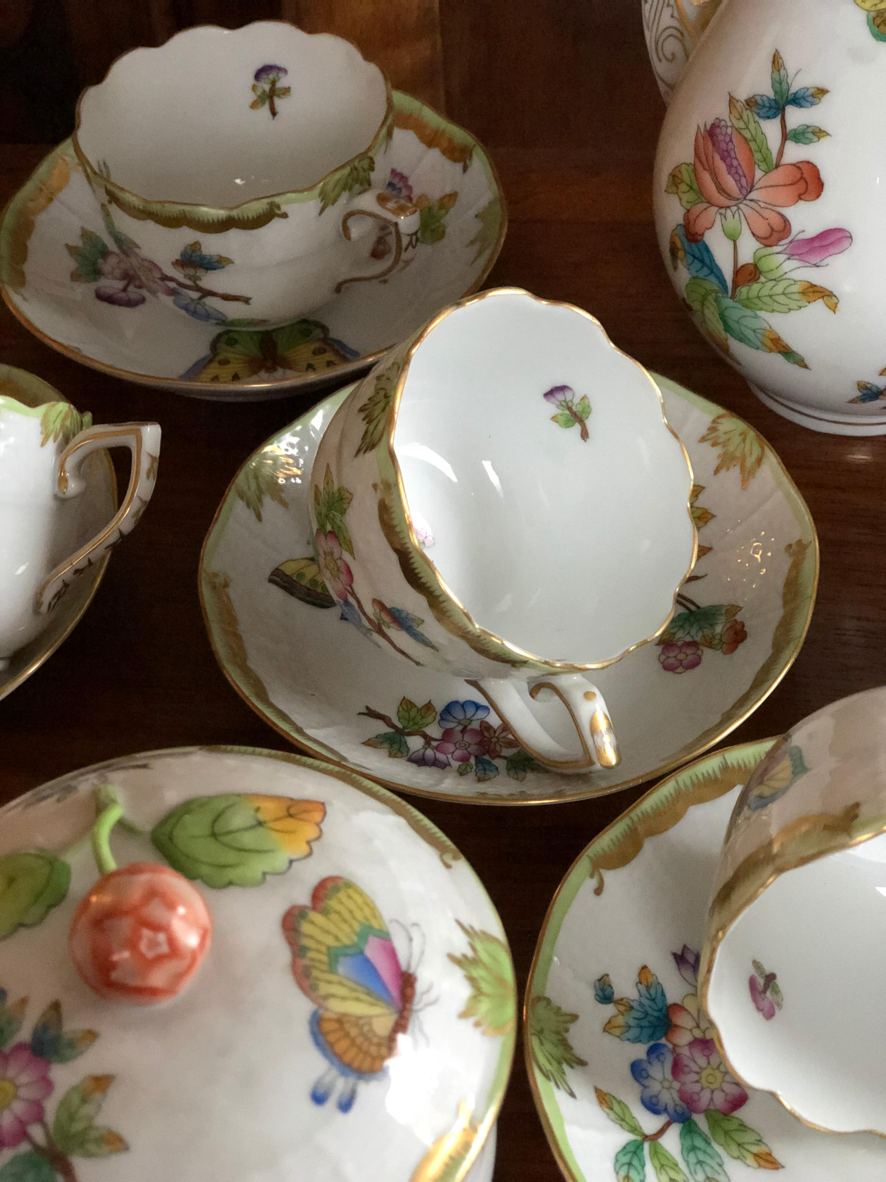 Herend Queen Victoria Porcelain Coffee or Tea Set for Six Persons In Good Condition In Sofia, BG