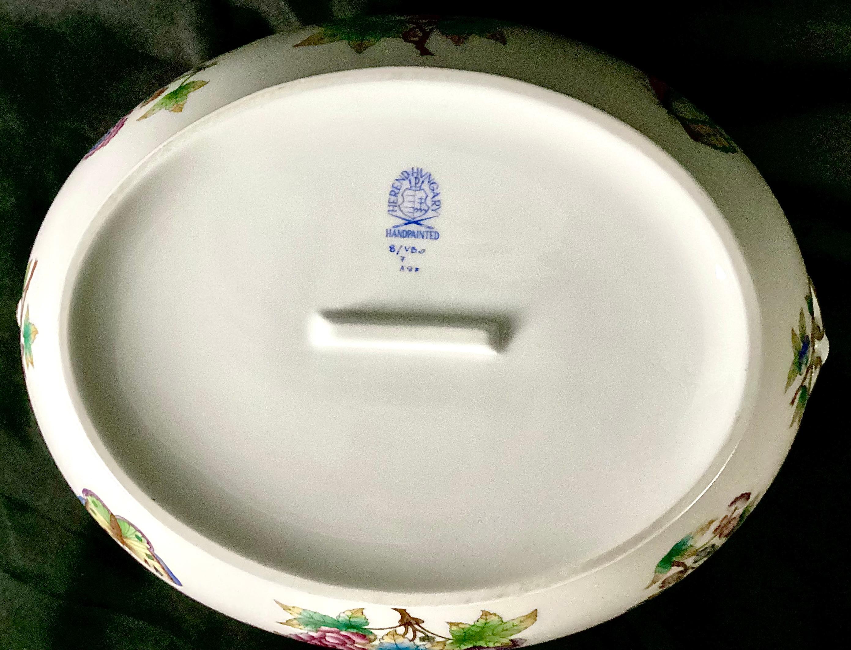 Zuppiera Herend Queen Victoria con coperchio in vendita 3