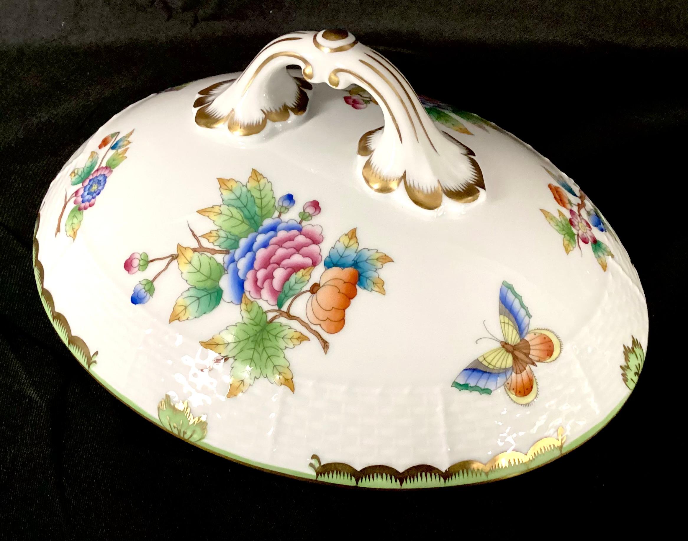 Zuppiera Herend Queen Victoria con coperchio in vendita 6