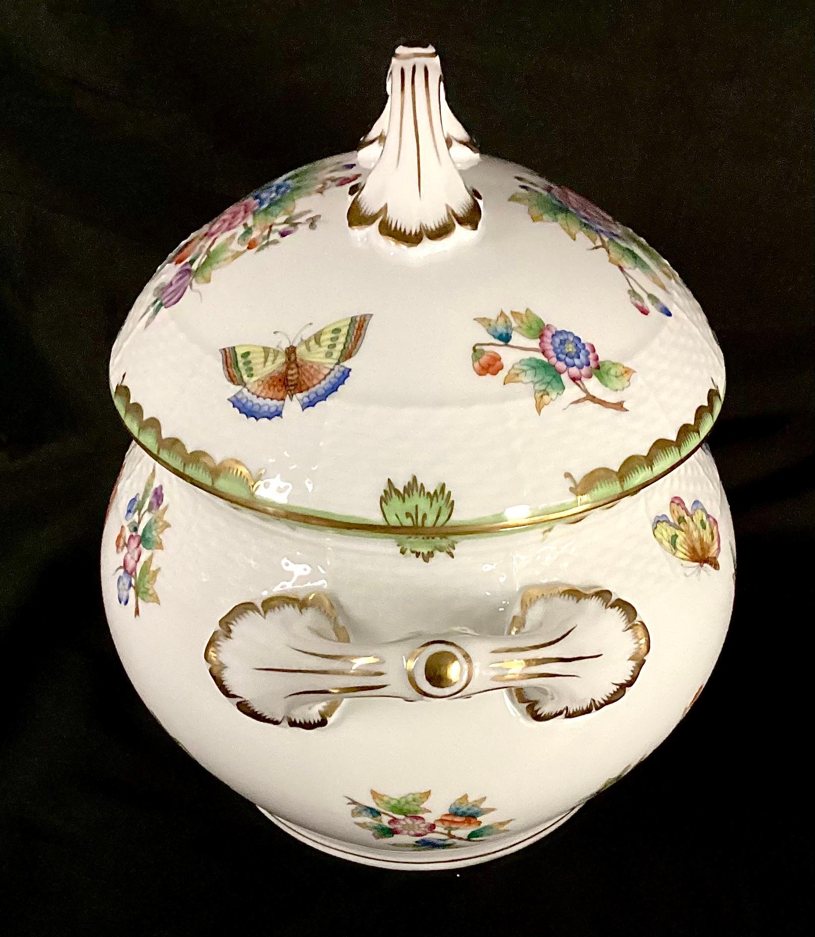 Ungherese Zuppiera Herend Queen Victoria con coperchio in vendita