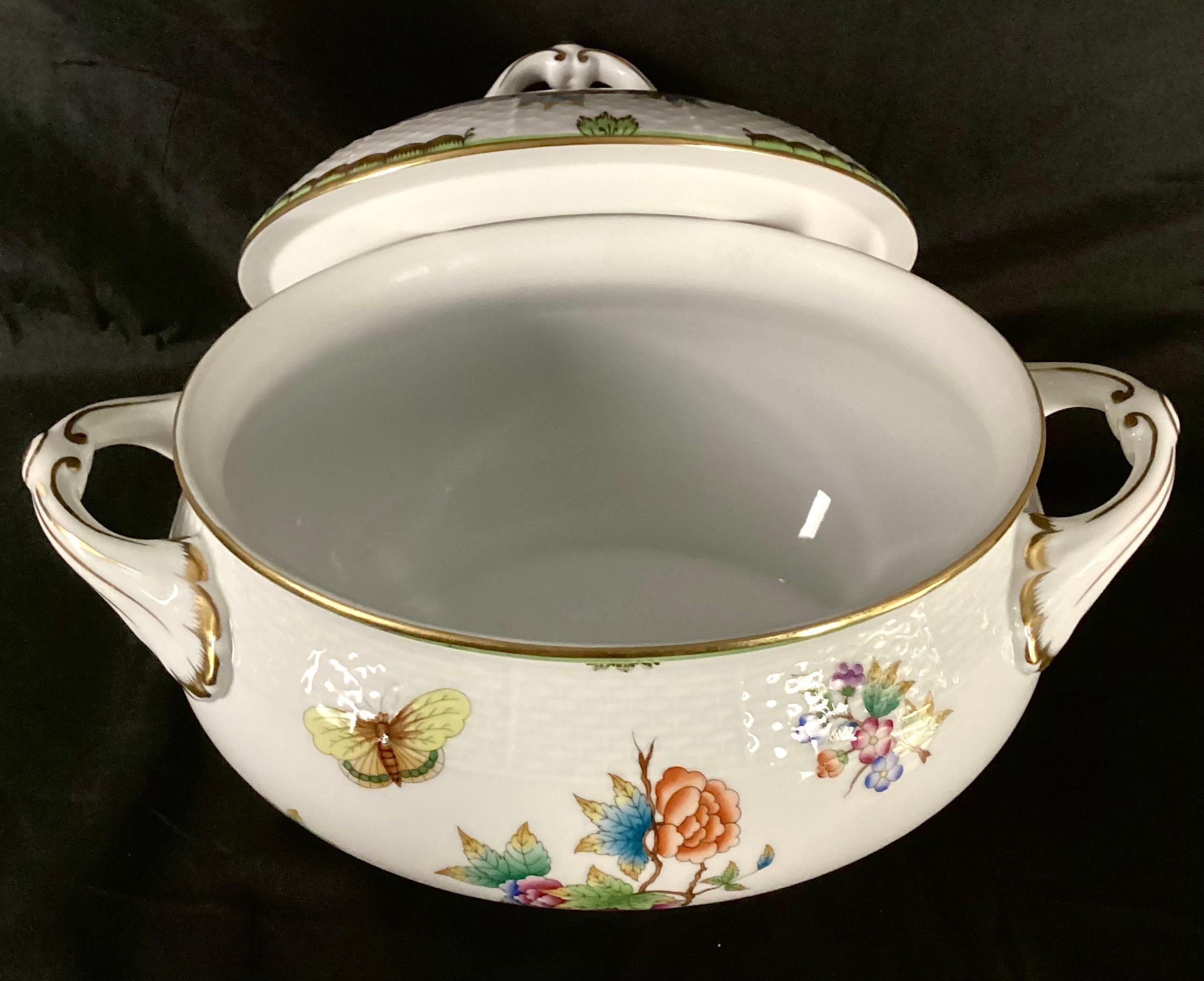 XX secolo Zuppiera Herend Queen Victoria con coperchio in vendita