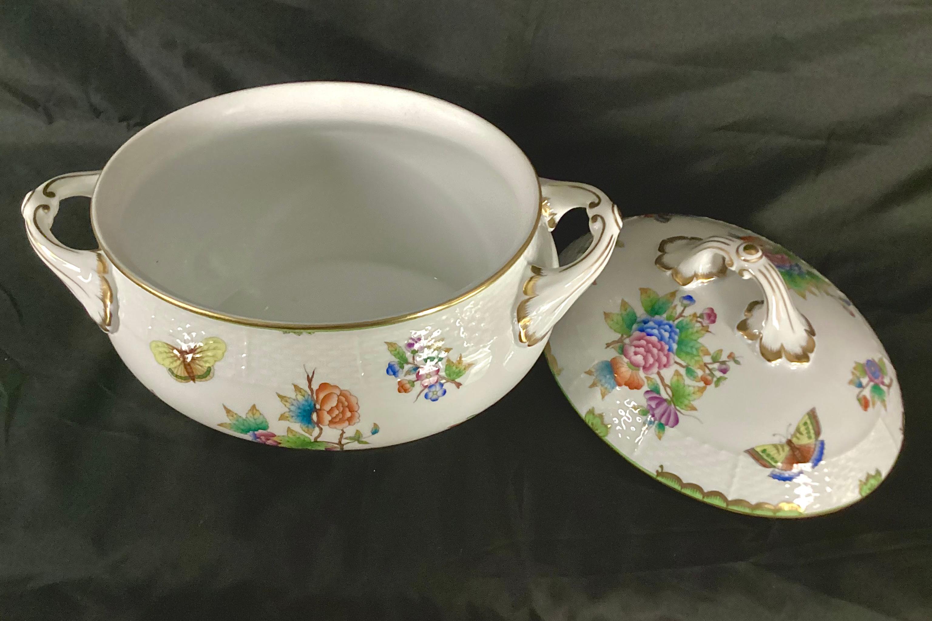 Porcellana Zuppiera Herend Queen Victoria con coperchio in vendita