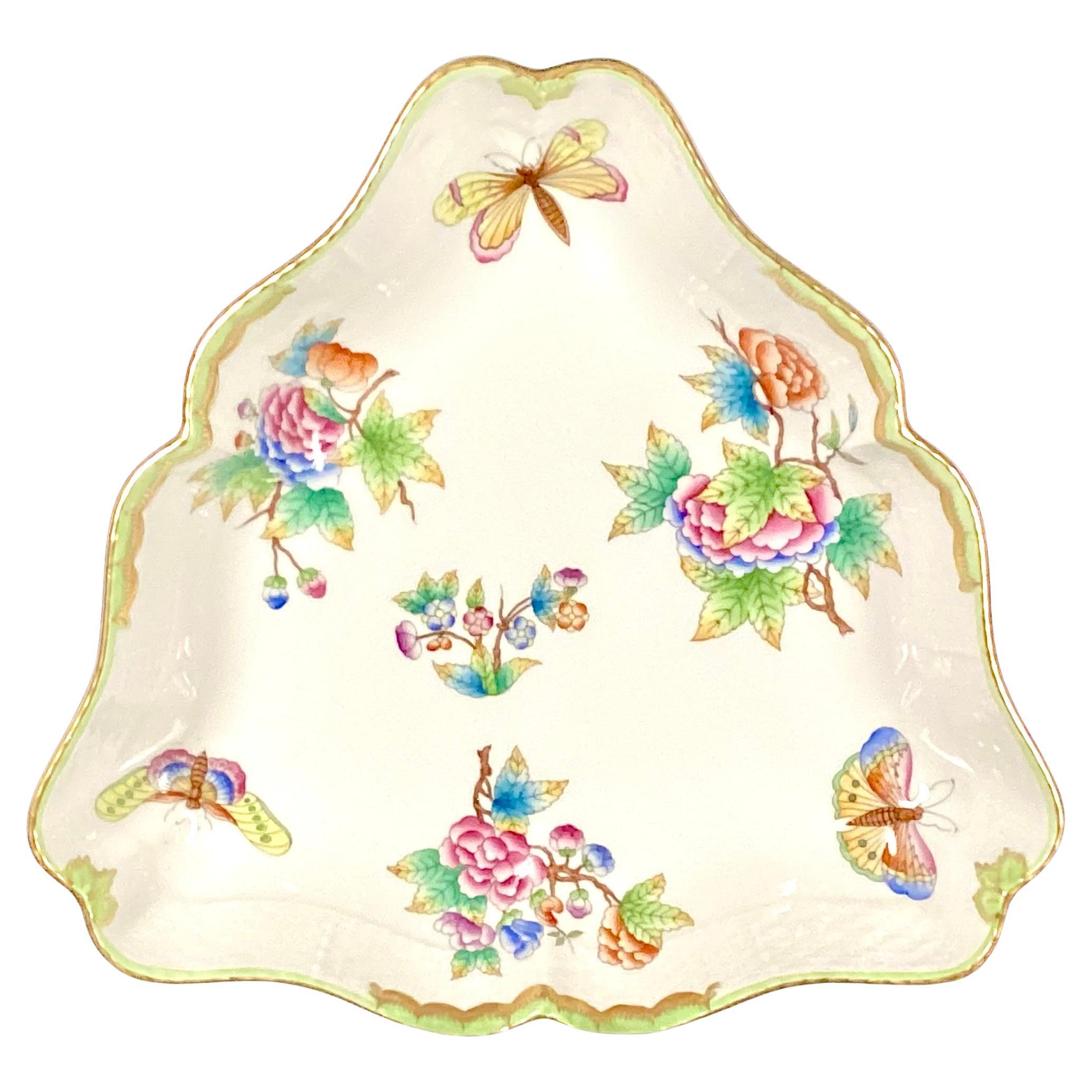 Porcelaine Herend Queen Victoria Plat triangulaire en vente