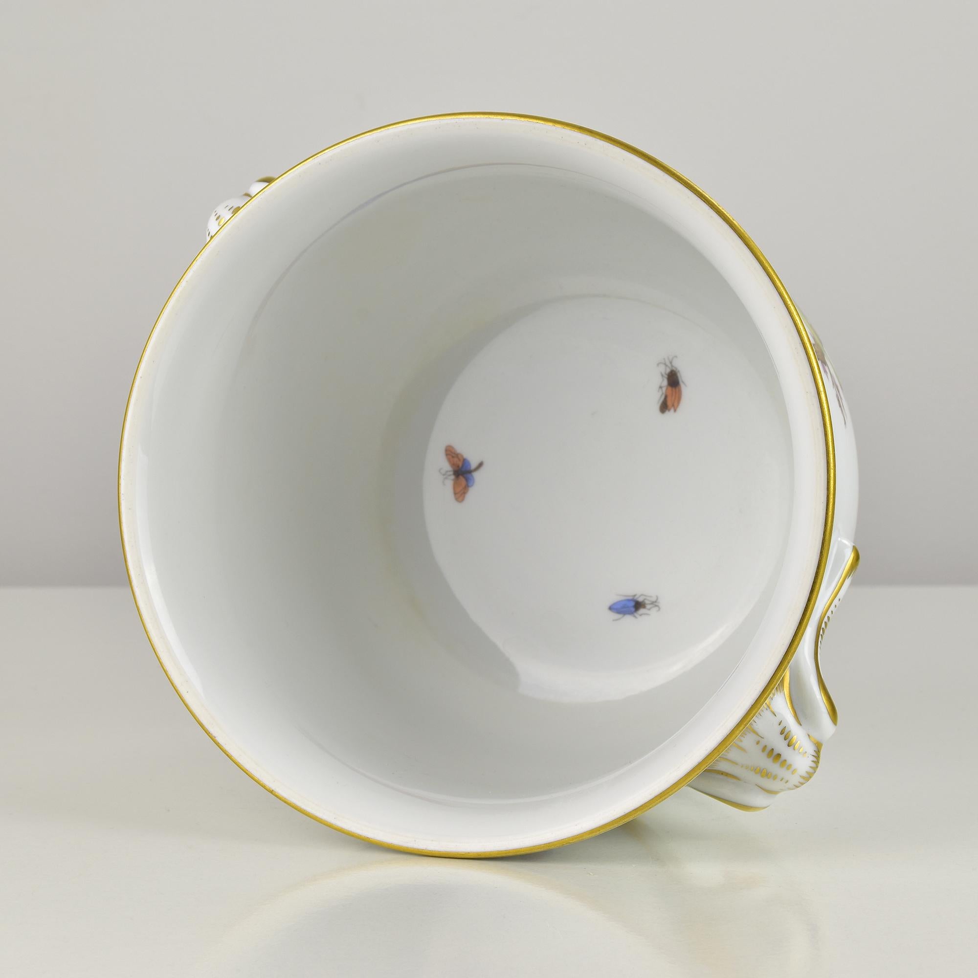 Mid-20th Century Herend Rothschild Bird Porcelain Cachepot with Gilded Handles and Butterflies For Sale