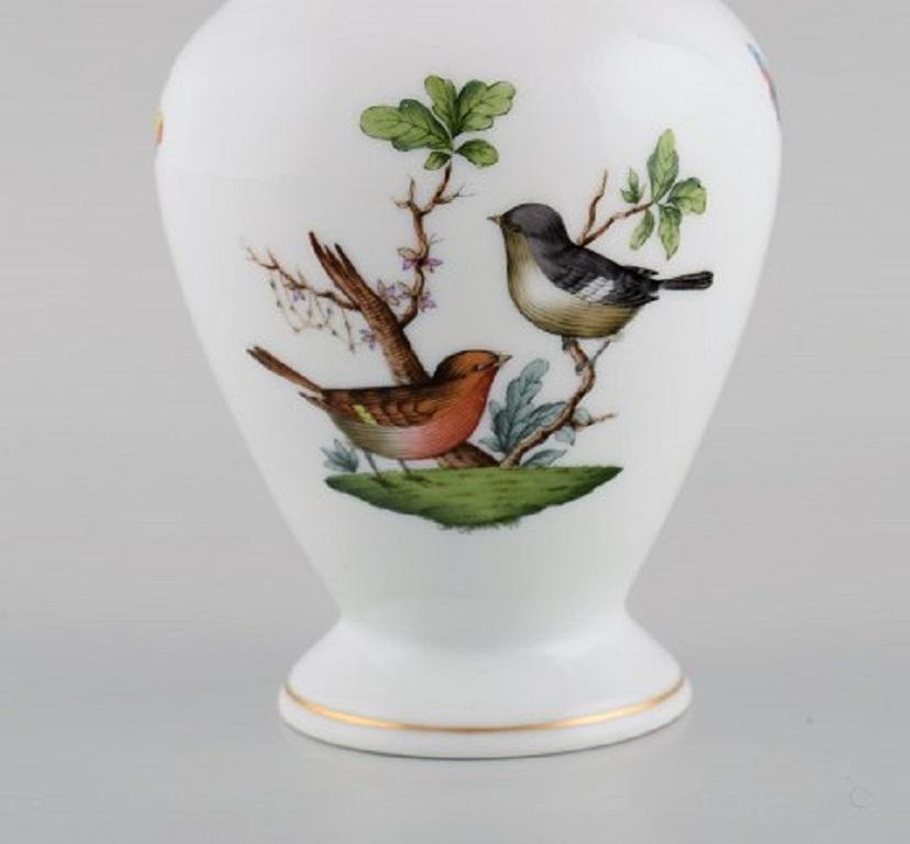 Herend Rothschild bird porcelain vase with hand-painted birds, butterflies and gold decoration. Mid-20th century.
Measures: 17 x 10 cm.
In excellent condition.
Stamped.