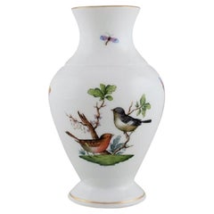 Porzellanvase mit handbemalten Vögeln und Schmetterlingen von Rothschild, Rothschild