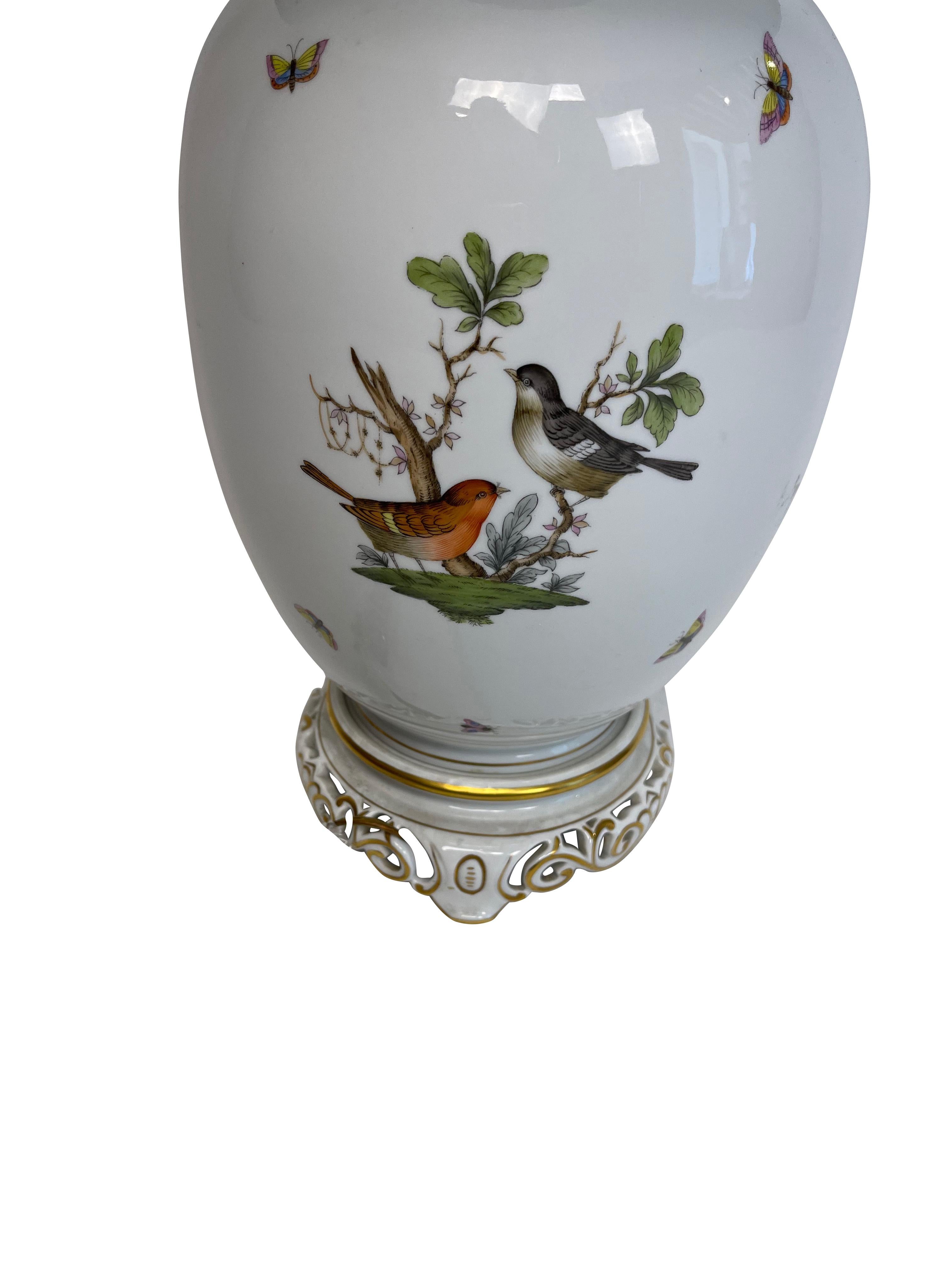 Herend Rothschild Bird White Porcelain Lamp In New Condition In Essex, MA