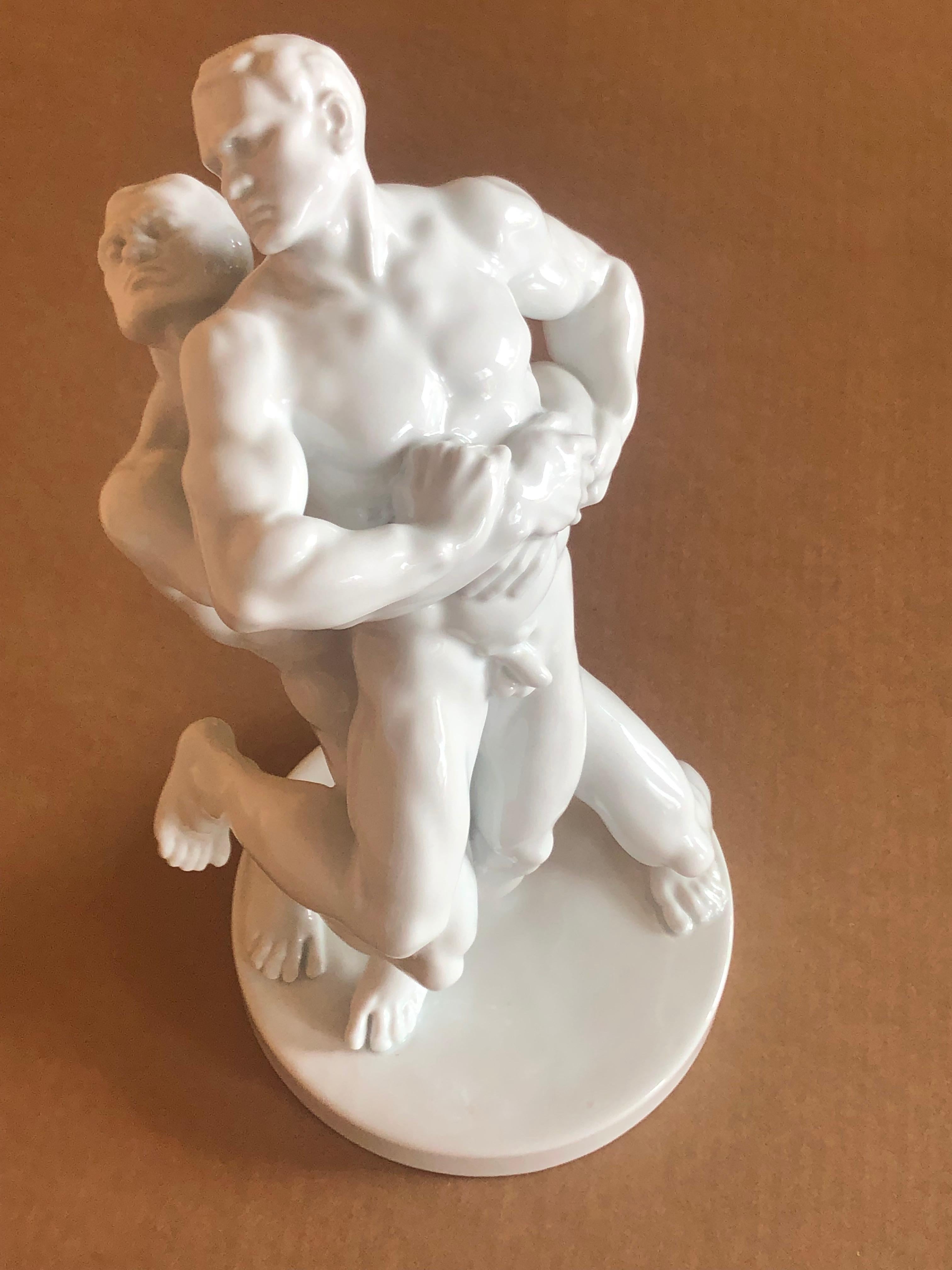 „Wrestlers“ 1936 Olympisches Porzellan Gay Mitte des 20. Jahrhunderts Art Deco WPA Modern LGBT (Moderne), Sculpture, von Herend