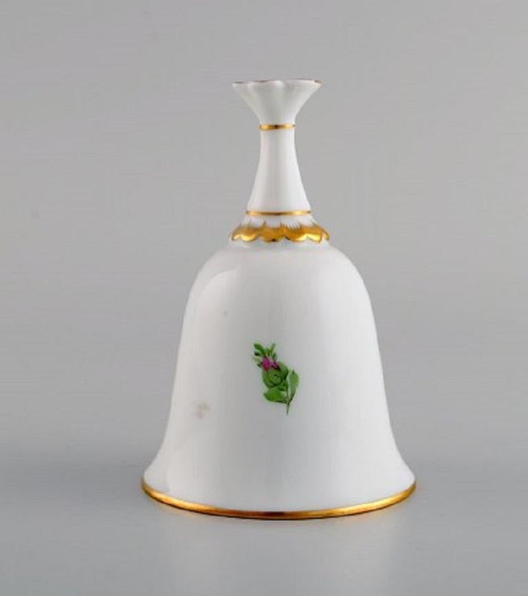 Herend Table Bell in Hand-Painted Porcelain with Flowers and Gold Decoration In Excellent Condition For Sale In Copenhagen, DK