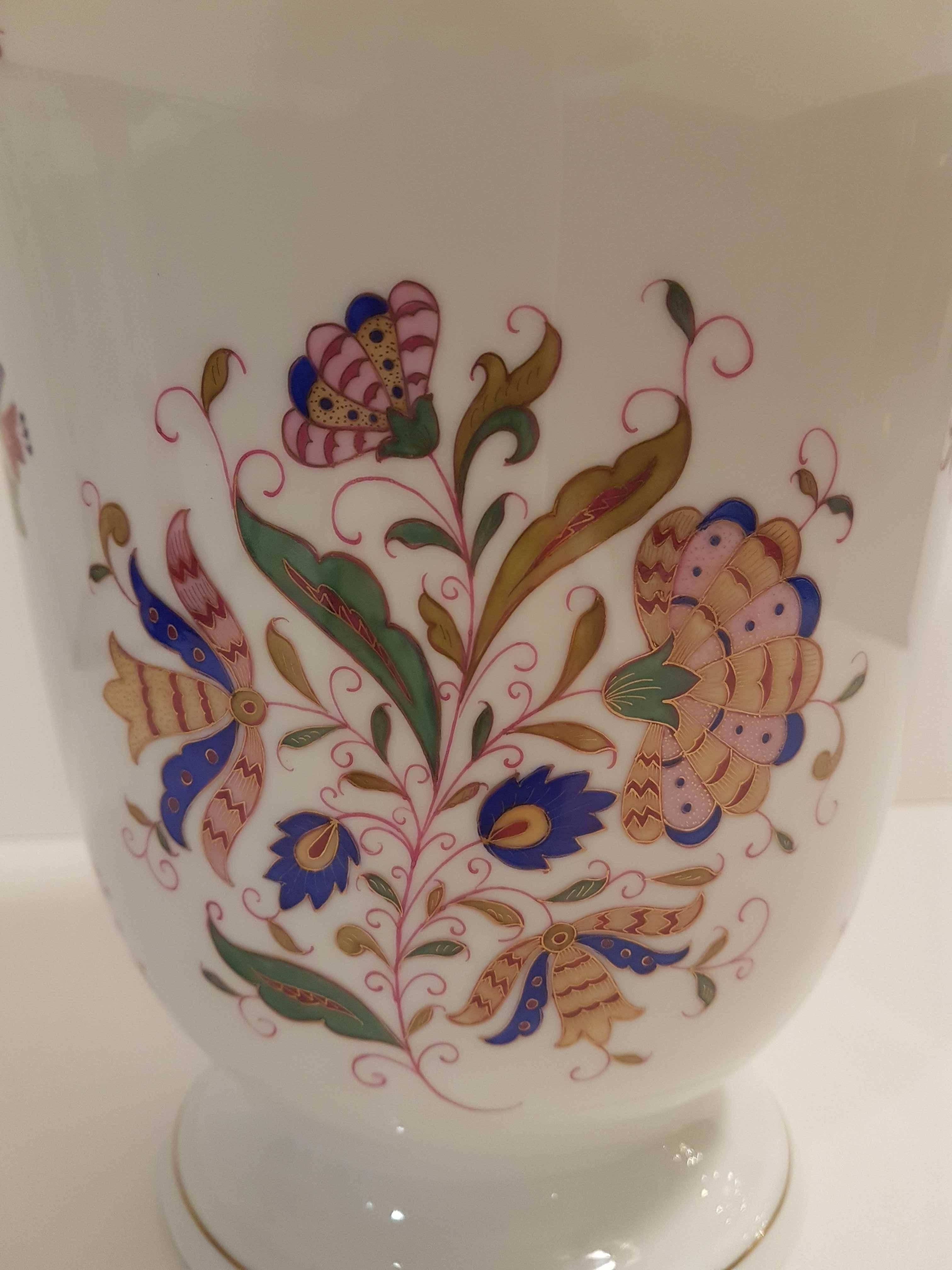 Herend Vase Hand-Painted Hungarian Porcelain, Modern In Excellent Condition In Cagliari, IT