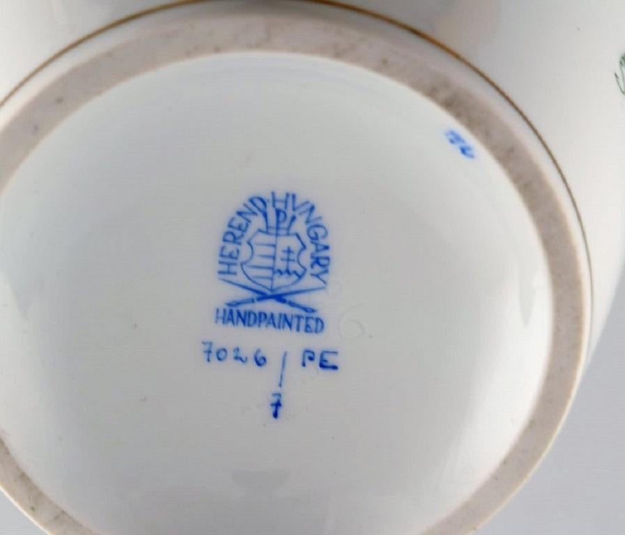 20ième siècle Vase Herend en porcelaine peinte à la main, milieu du 20e siècle en vente