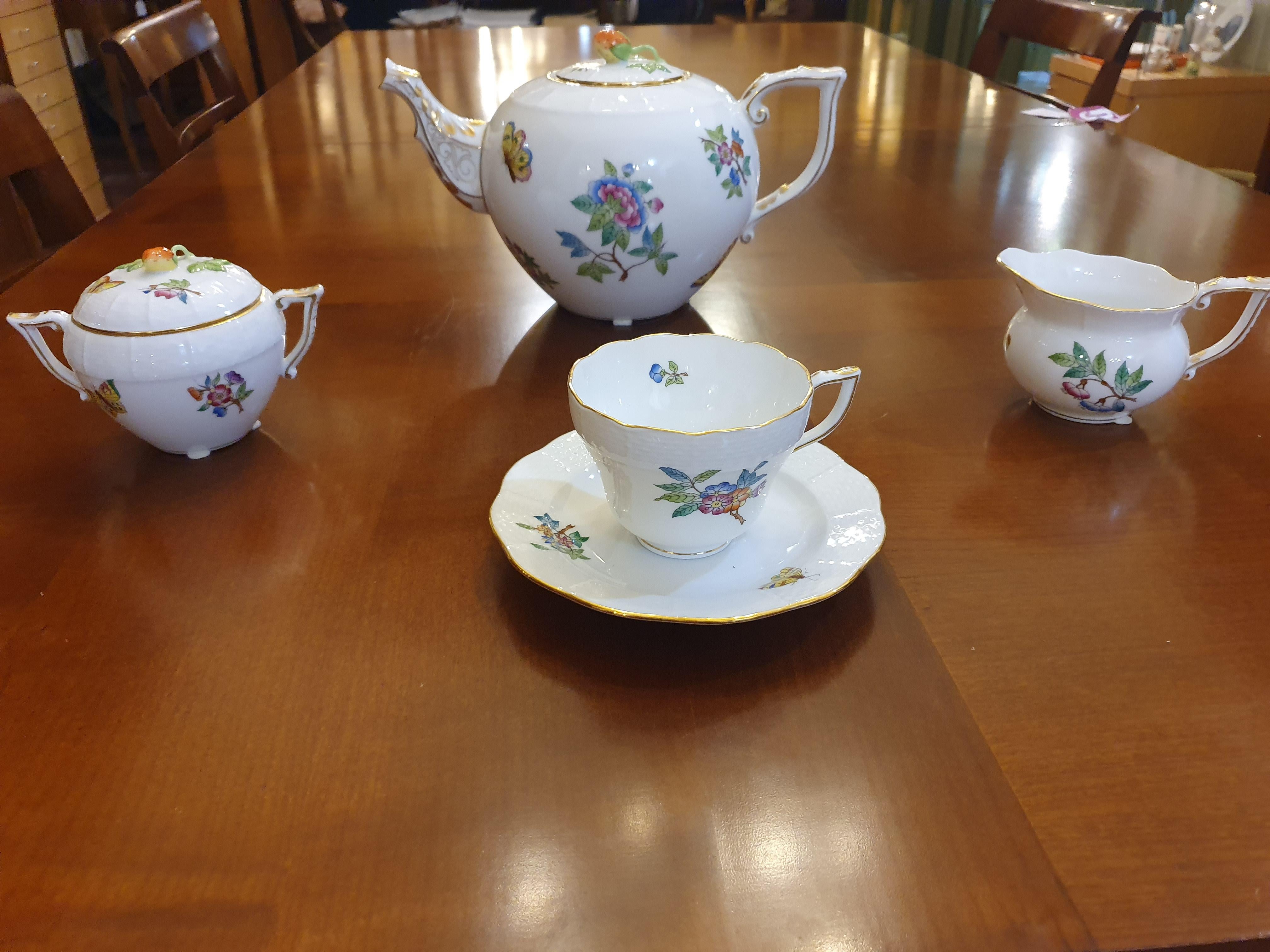 An iconic tea service hand painted with multi-color flowers and butterflies, gold rimmed.
Comprising: 1 tea-pot, 1 milk-jug, 1 sugar-box and 12 tea cups and saucers.
The Victoria decor is one of the most important of Herend since it was chosen by
