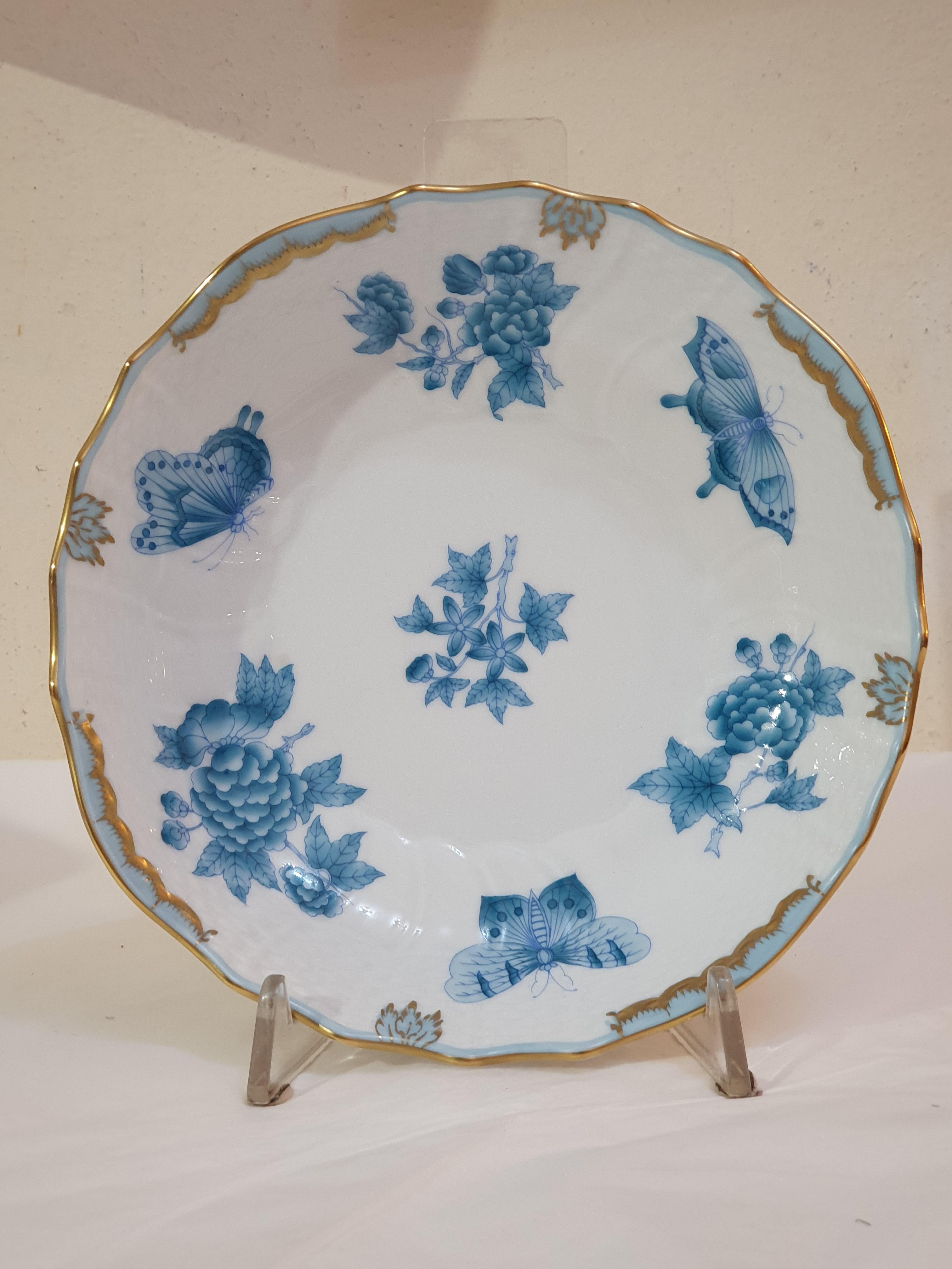 Stylish compotier in Hungarian porcelain hand painted with flowers and butterflies decoration, turquoise color.
The Victoria decor is one of the most important of Herend since it was chosen by the great Queen Victoria in 1851 during the universal