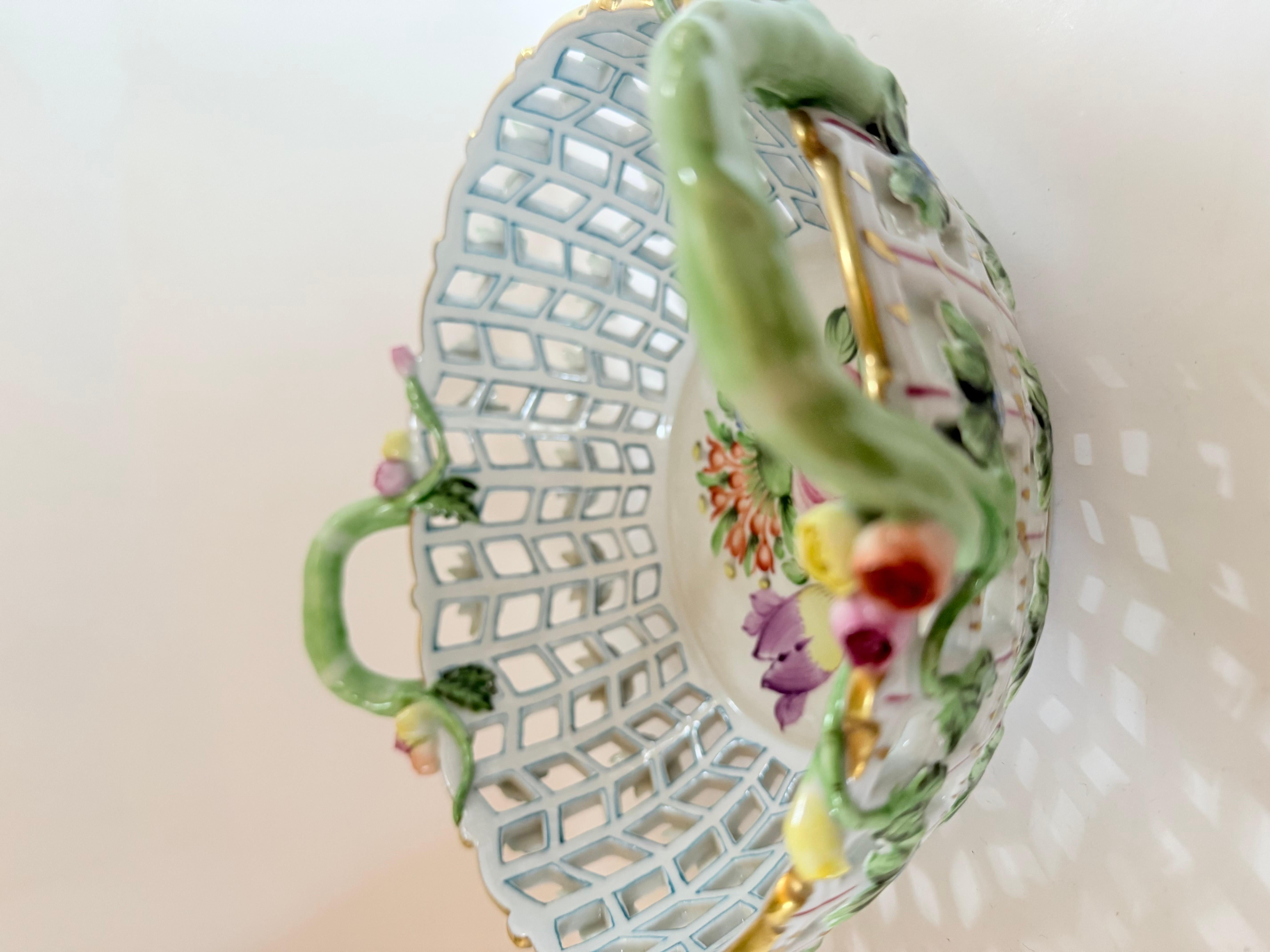 Herend vintage porcelain Bunch of tulip big  basket with handle For Sale 5
