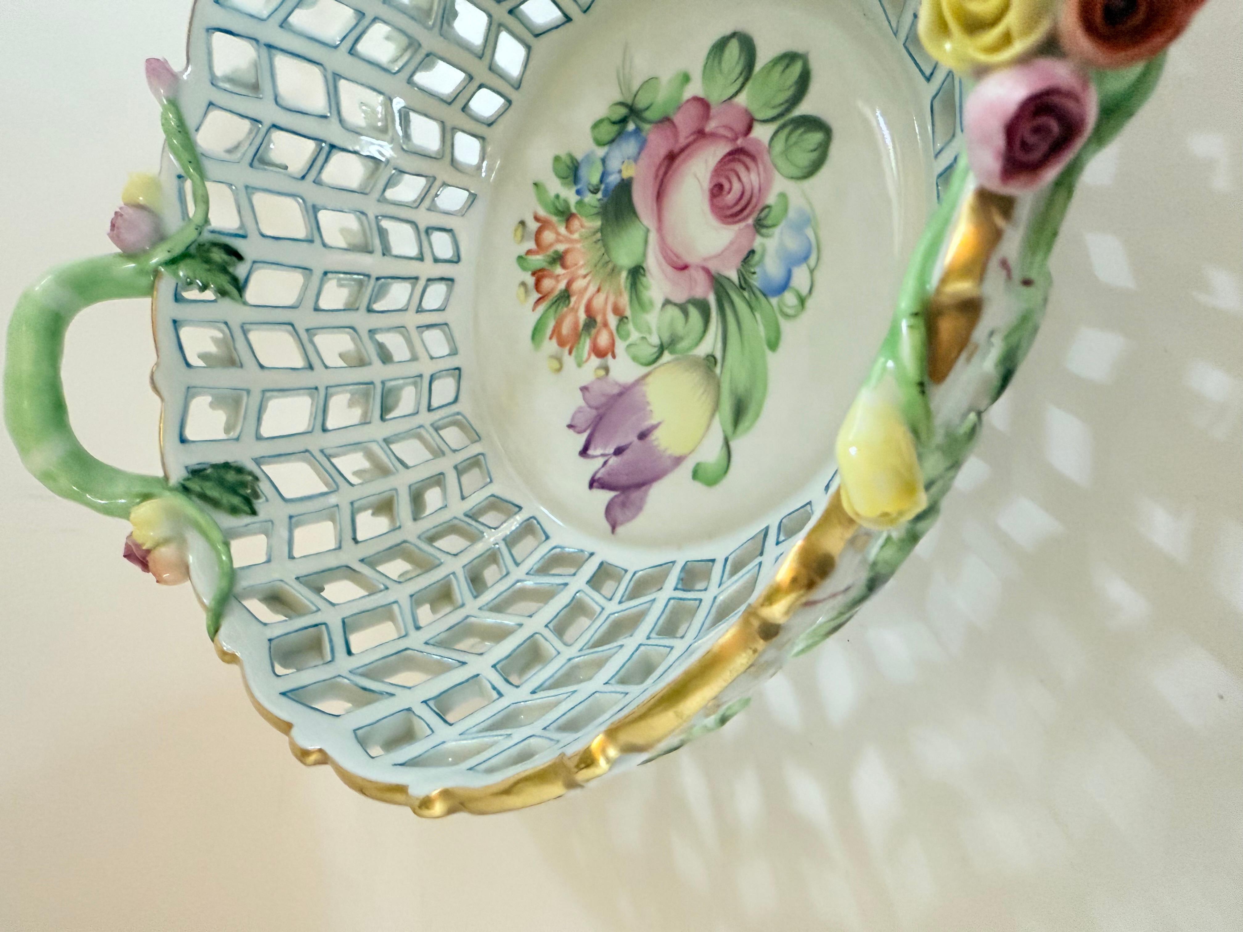Herend vintage porcelain Bunch of tulip big  basket with handle For Sale 7