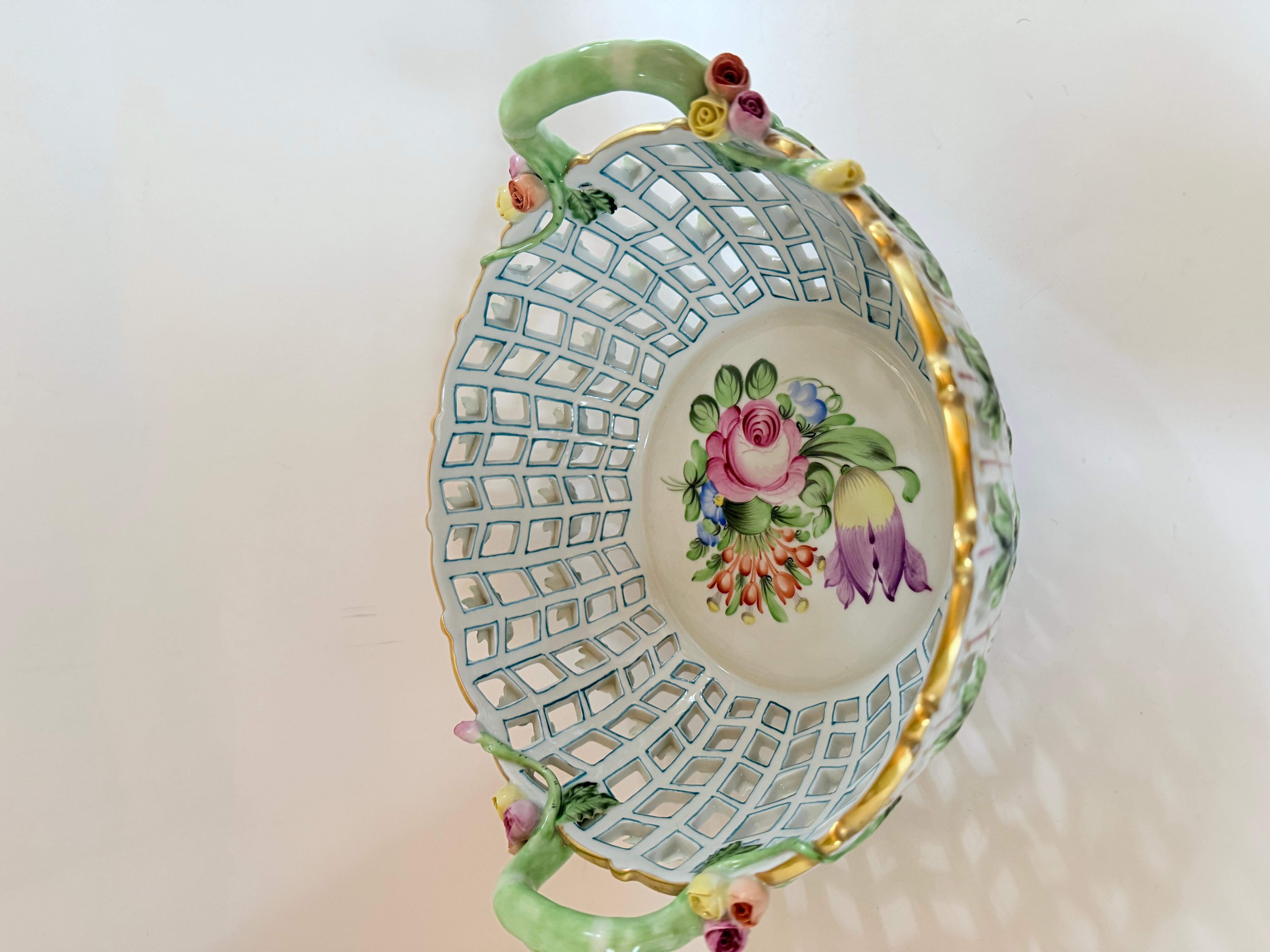 Herend vintage porcelain Bunch of tulip big  basket with handle For Sale 8