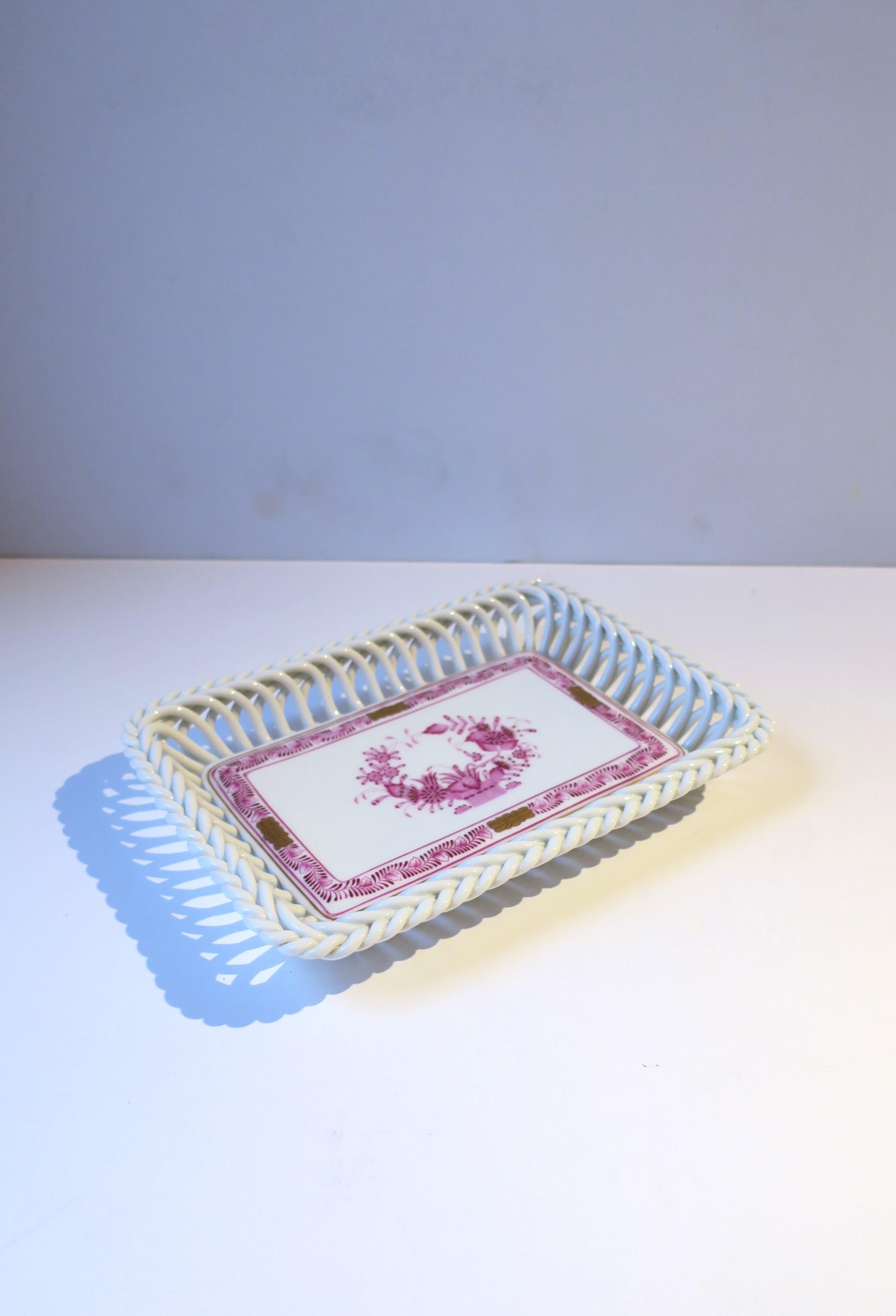 Herend White Porcelain Tray Dish Vide-Poche with Pink and Gold Detail For Sale 2