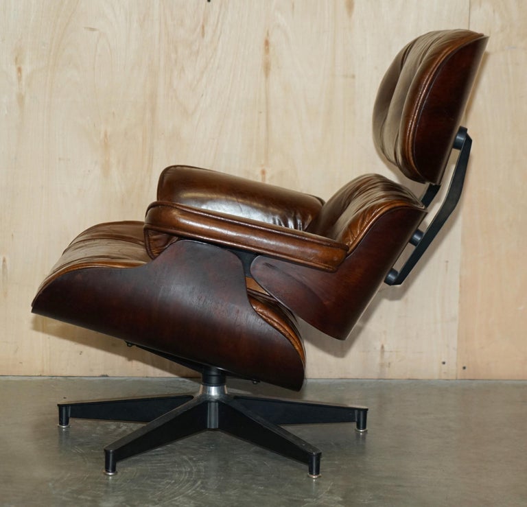 Heritage Aged Brown Leather Lounge Armchair and Ottoman with Teak Bentwood Frame For Sale at 1stDibs