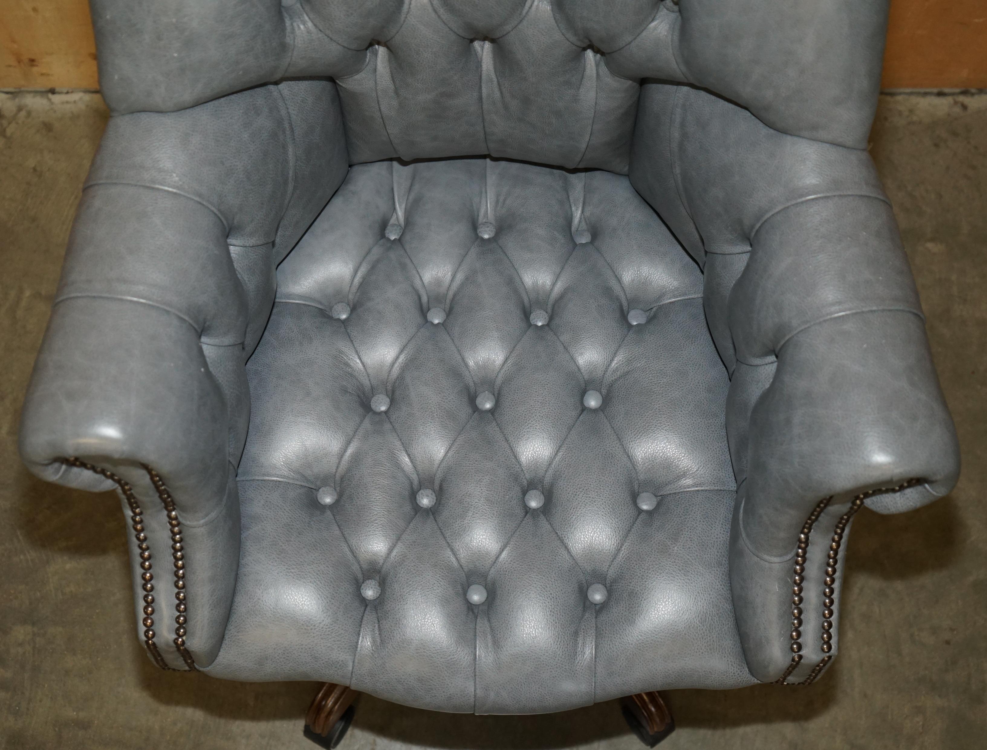 20th Century HERITAGE BLUE LEATHER UPHOLSTERED CHESTERFIELD DiRECTORS OFFICE SWIVEL ARMCHAIR