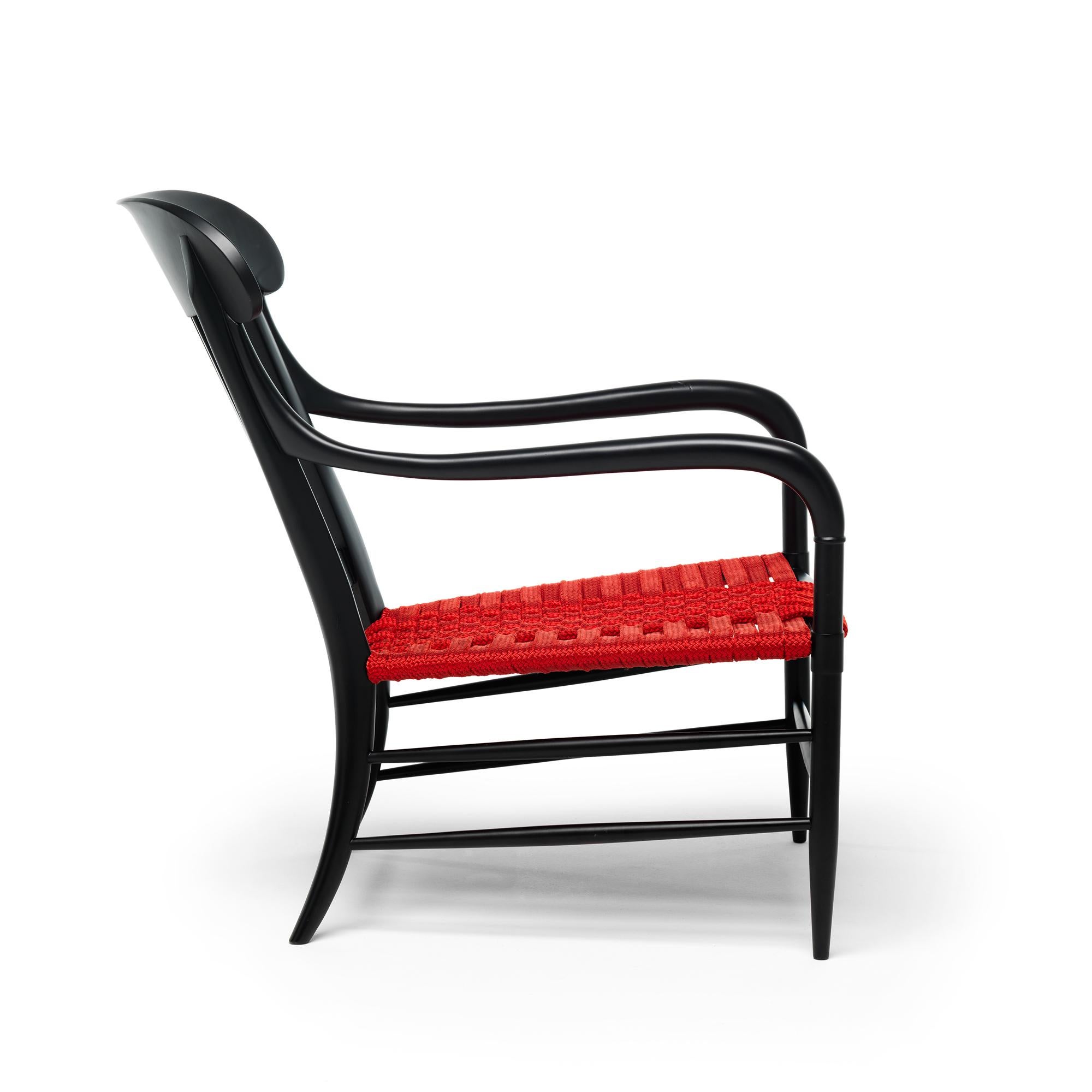 Moderne Chaise longue moderne du 21e siècle avec cadre en bois et assise en tissu en vente