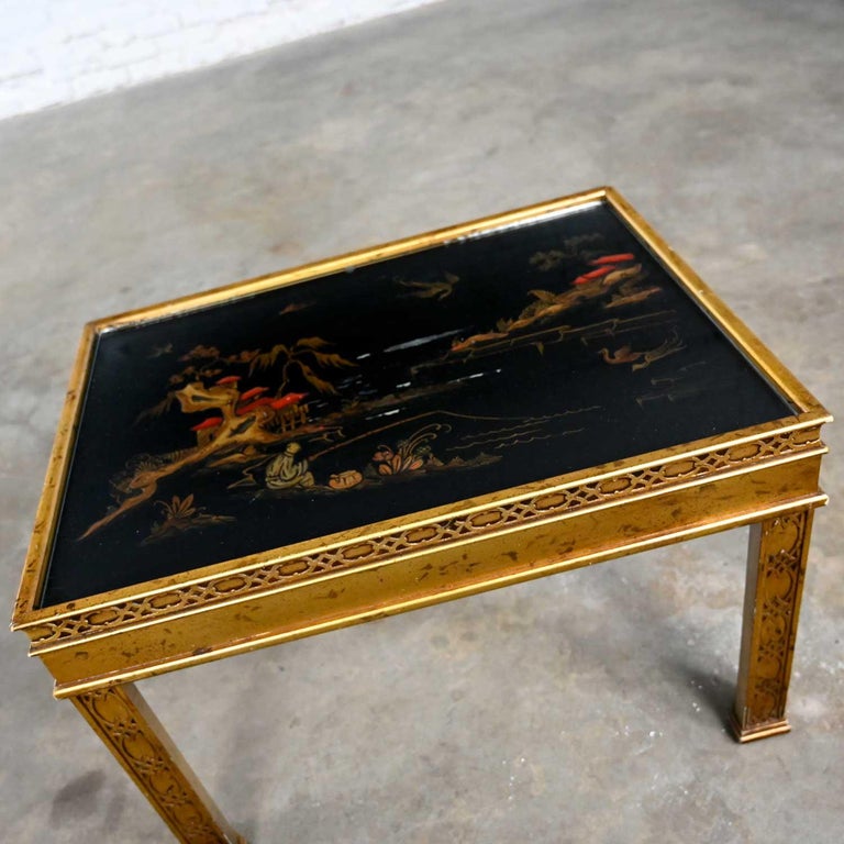 Heritage Chinoiserie Hand Painted Scene Carved Gilt Wood Glass Insert End Table For Sale 6