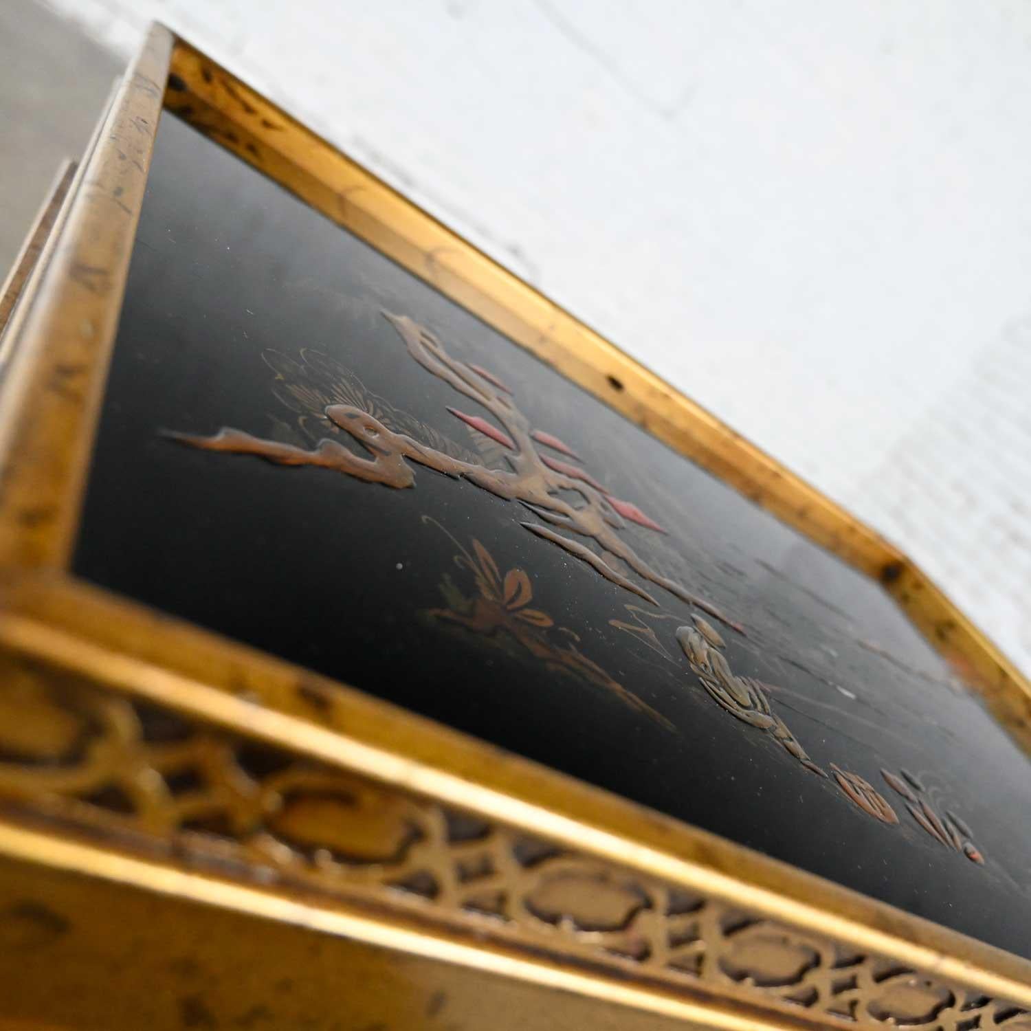 Table d'appoint à insert en bois doré sculpté et sculpté avec scène de chinoiserie peinte à la main, style héritage en vente 5
