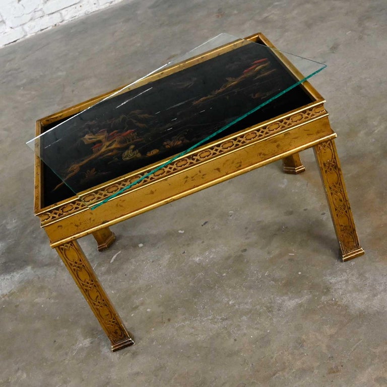 Heritage Chinoiserie Hand Painted Scene Carved Gilt Wood Glass Insert End Table For Sale 8
