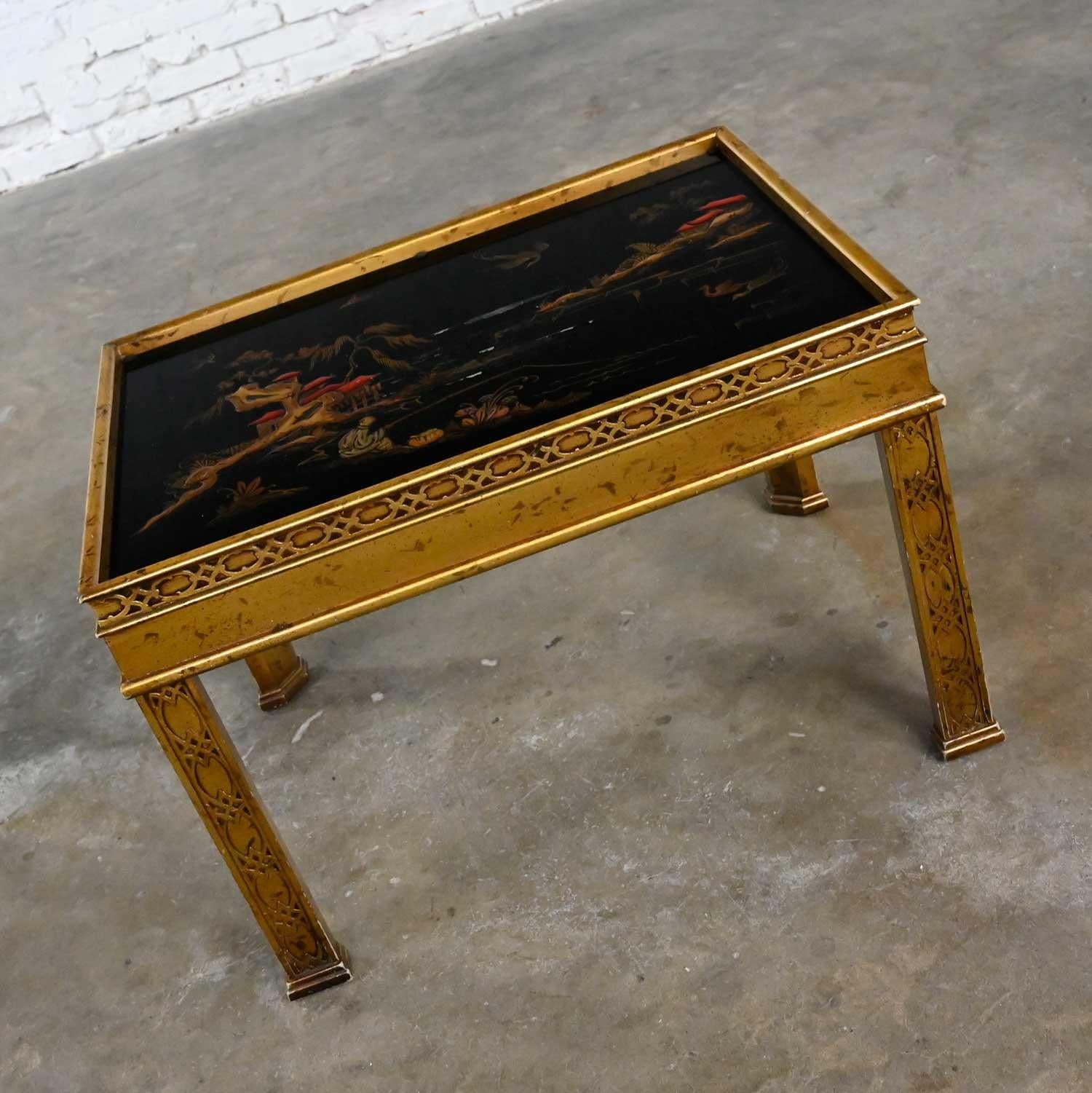 Heritage Chinoiserie Hand Painted Scene Carved Gilt Wood Glass Insert End Table For Sale 9