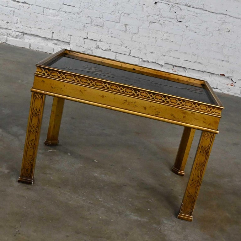 Heritage Chinoiserie Hand Painted Scene Carved Gilt Wood Glass Insert End Table For Sale 10