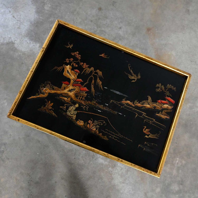 Heritage Chinoiserie Hand Painted Scene Carved Gilt Wood Glass Insert End Table For Sale 4