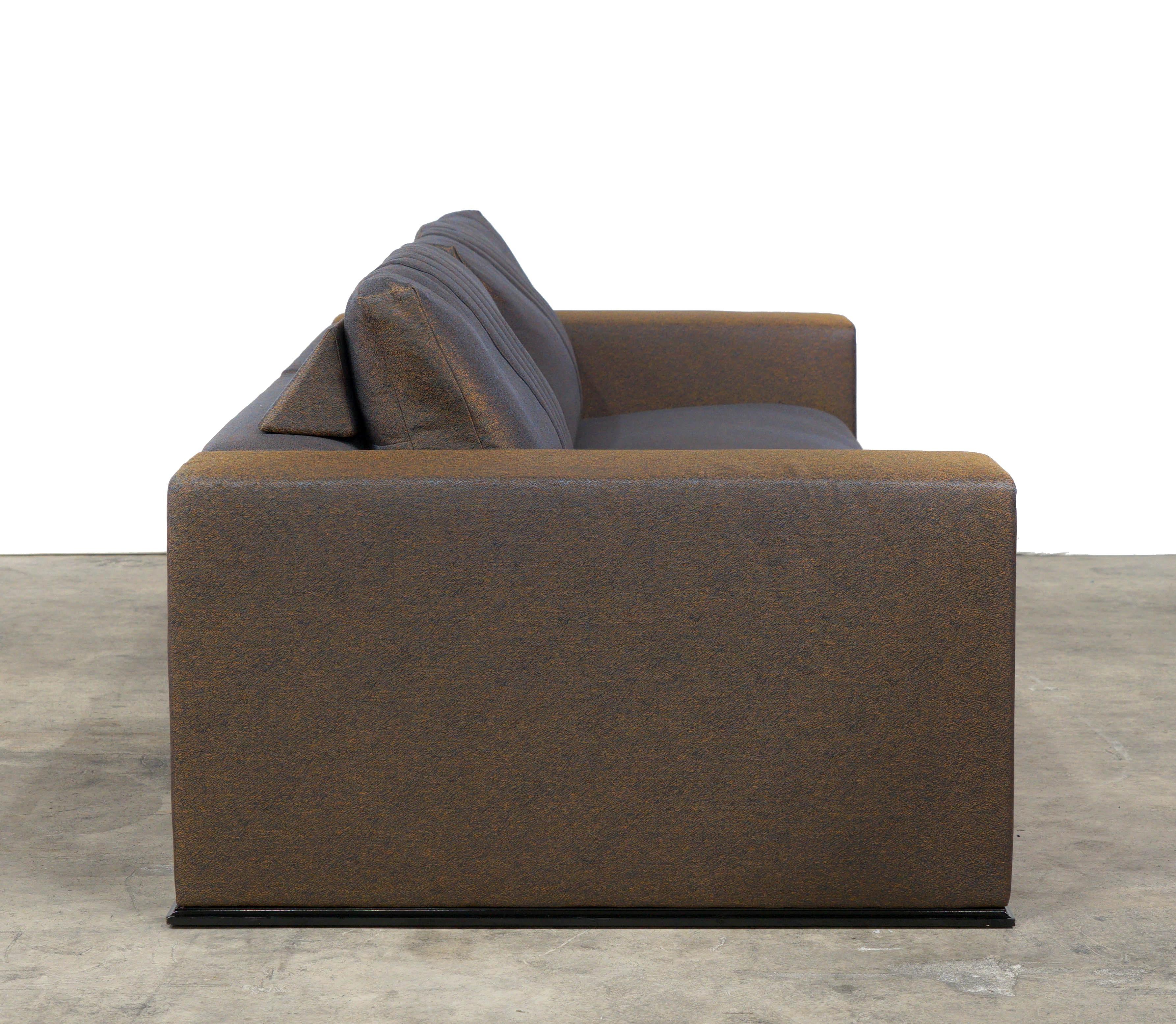 Heritage Collection Dorico 3-Seat Sofa In Good Condition For Sale In Miami, FL