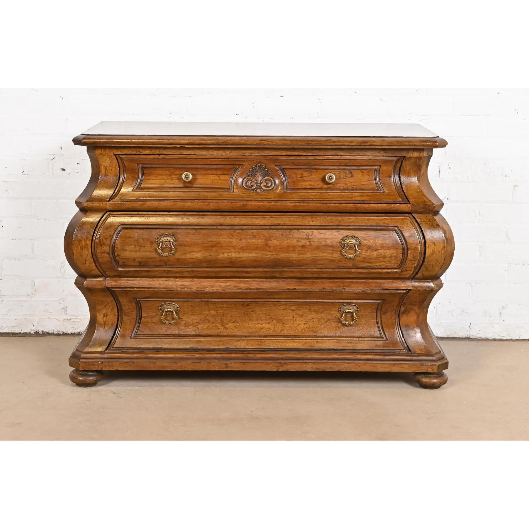 A gorgeous French Provincial Louis XV style three-drawer bombay form dresser, chest of drawers, or commode

By Heritage

USA, Circa 1960s

Solid oak, with original brass hardware.

Measures: 44.25