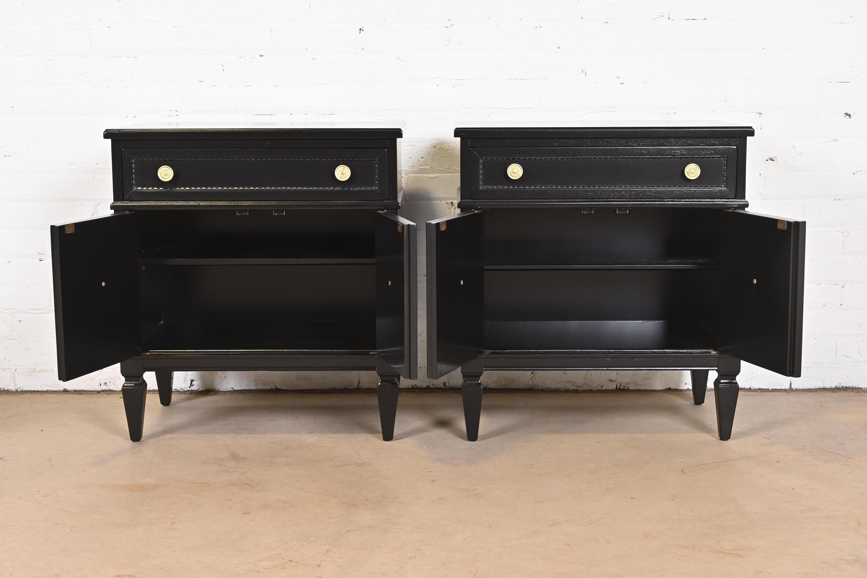 Heritage French Regency Louis XVI Black Lacquered Nightstands, Newly Refinished 3