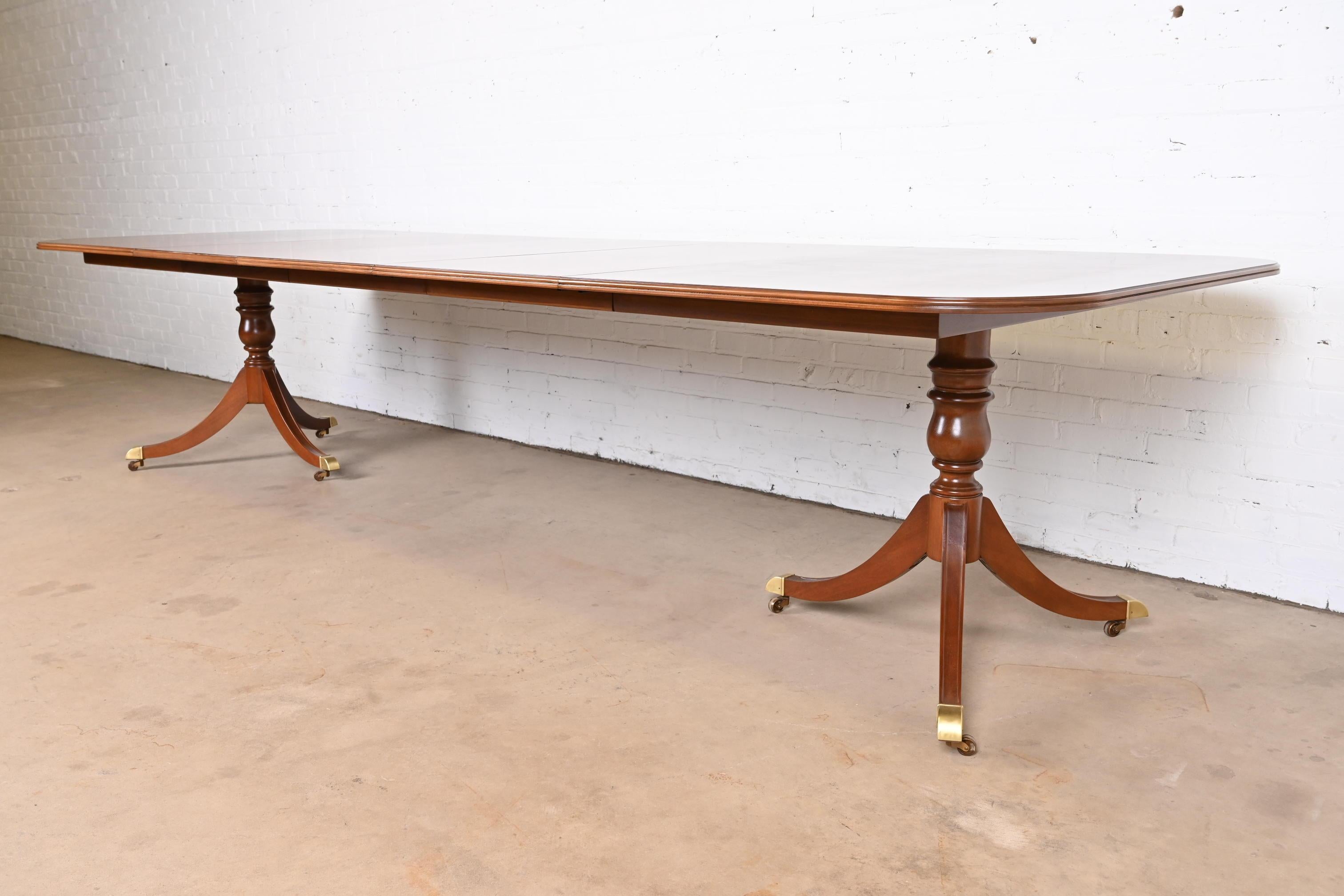 Heritage Georgian Banded Mahogany Double Pedestal Dining Table, Newly Refinished In Good Condition In South Bend, IN