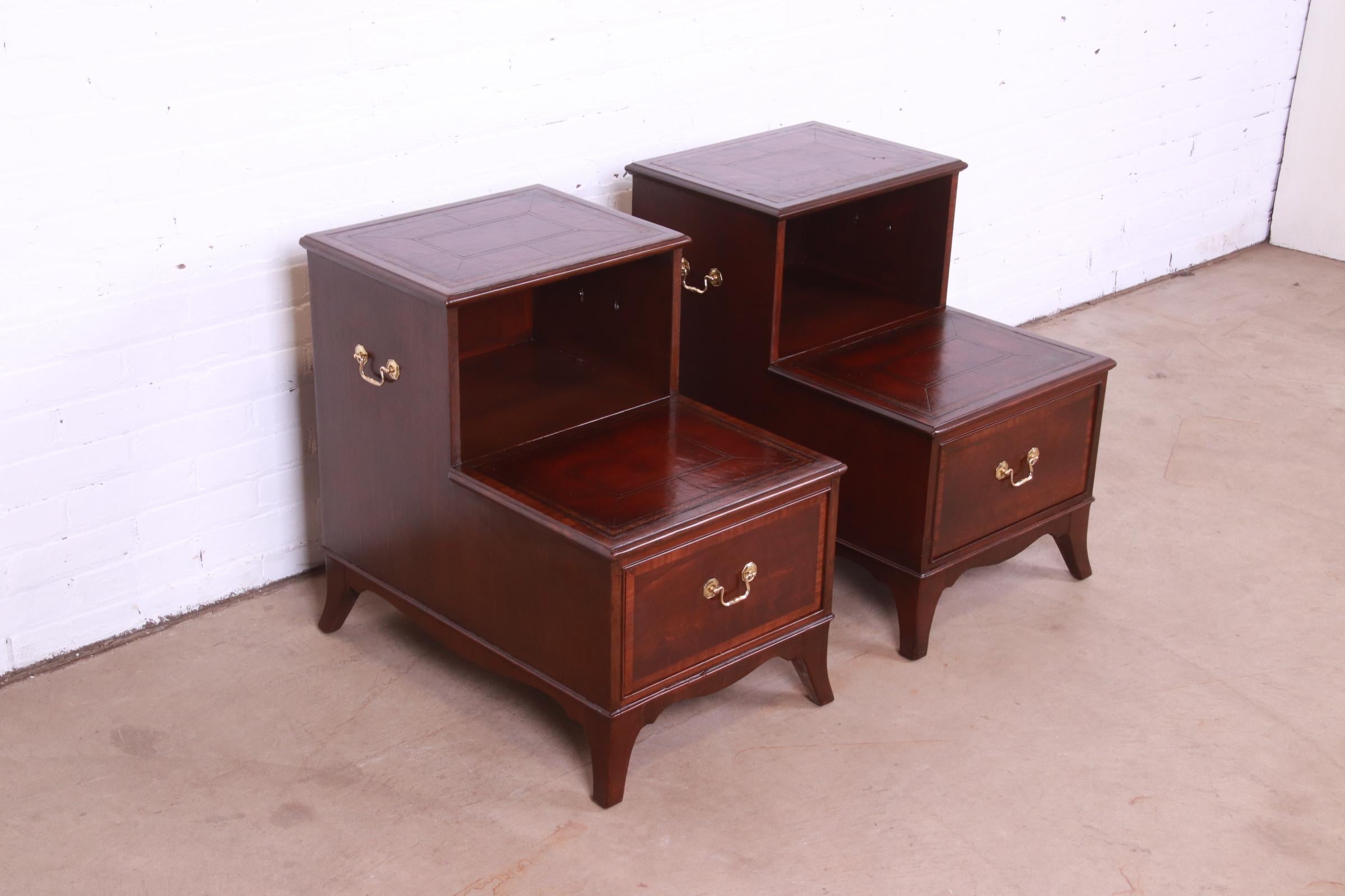 Heritage Georgian Mahogany Leather Top Step End Tables or Nightstands, Pair In Good Condition For Sale In South Bend, IN
