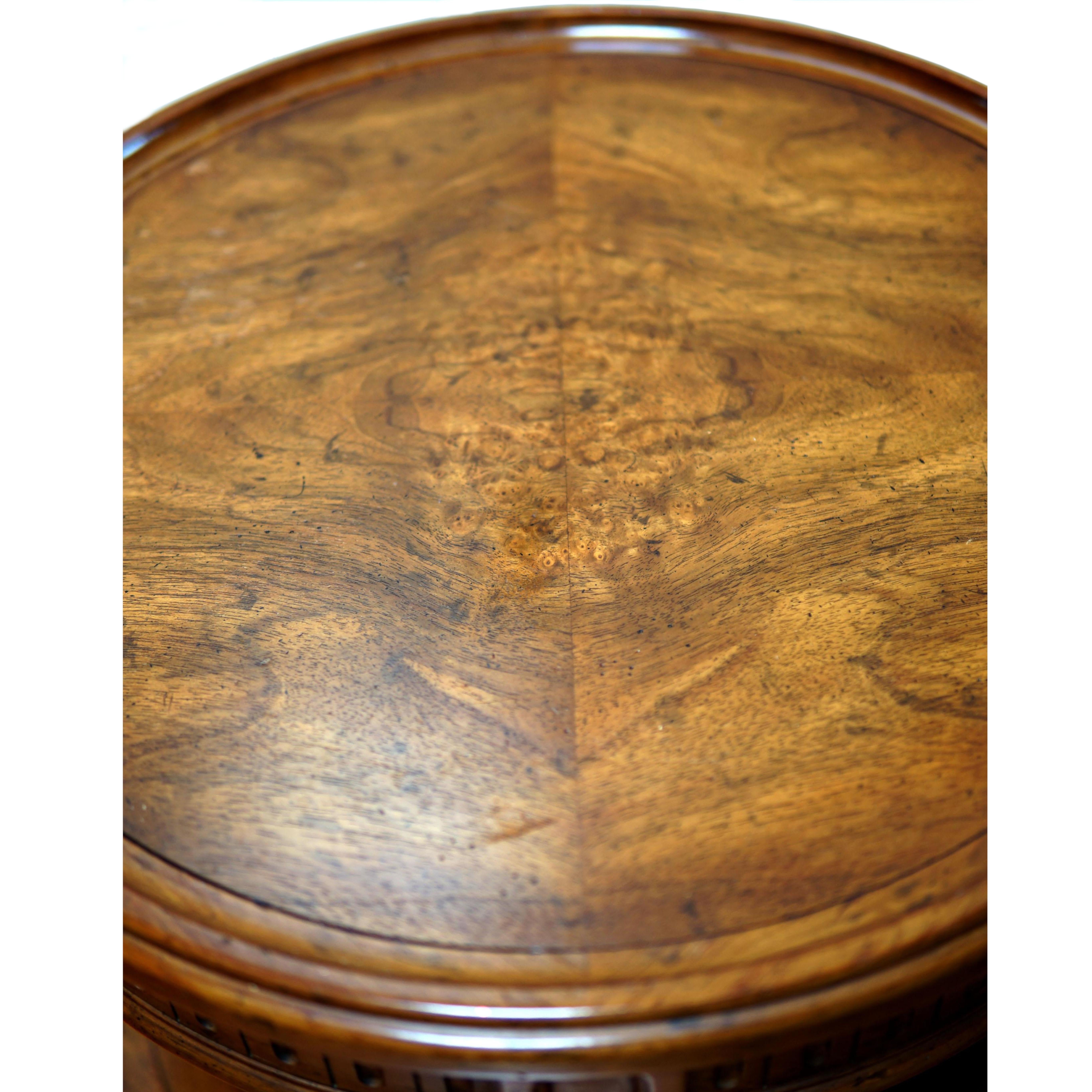 Américain Table d'appoint en forme de tambour en bois de broussin Henredon, MCM, Heritage en vente