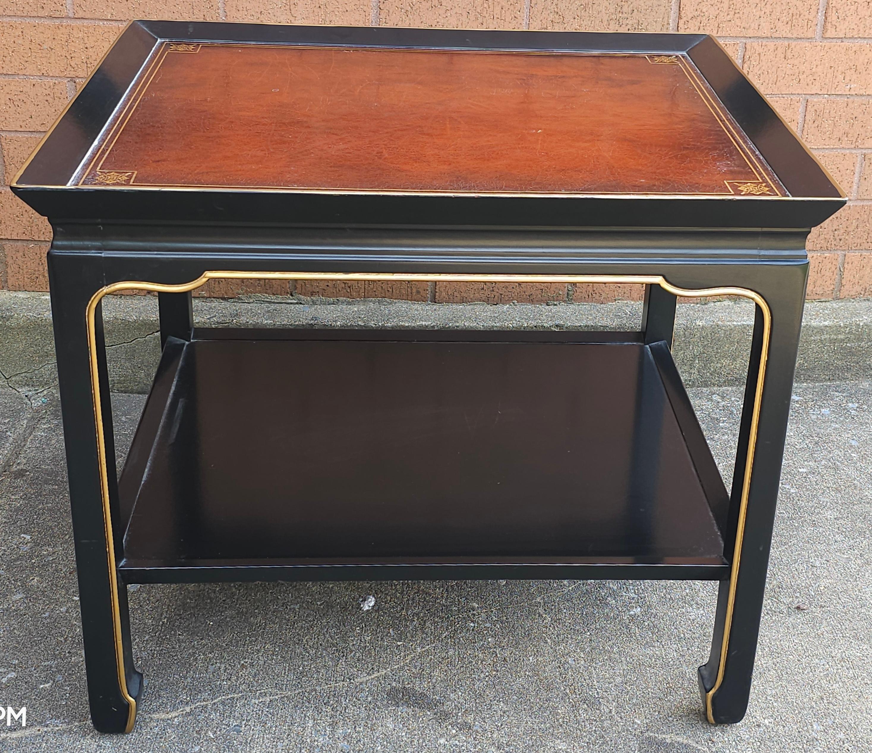 Table d'appoint à deux niveaux Heritage Henredon Ebonized and Parcel Gilt en vente 2