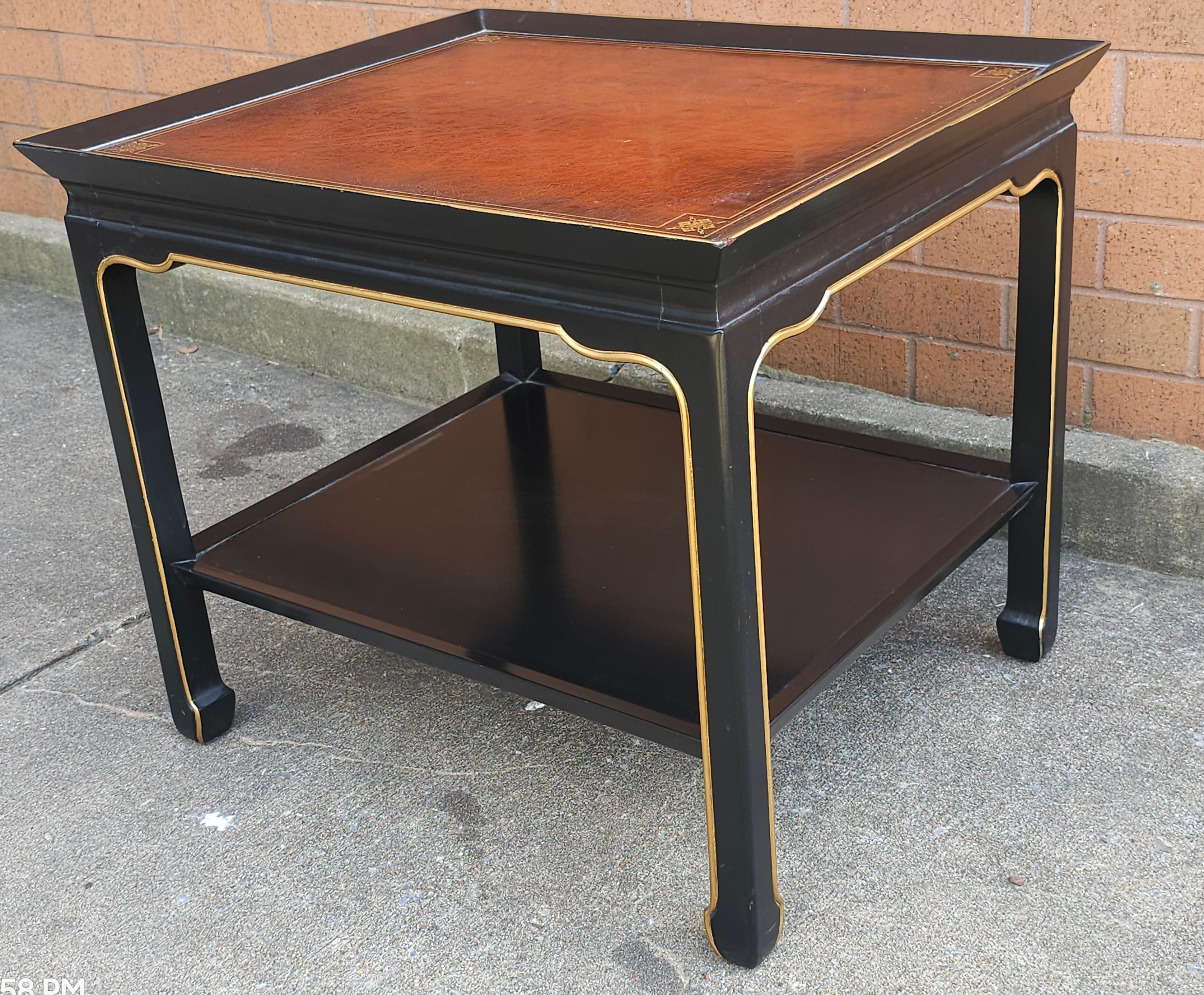 Ming Table d'appoint à deux niveaux Heritage Henredon Ebonized and Parcel Gilt en vente
