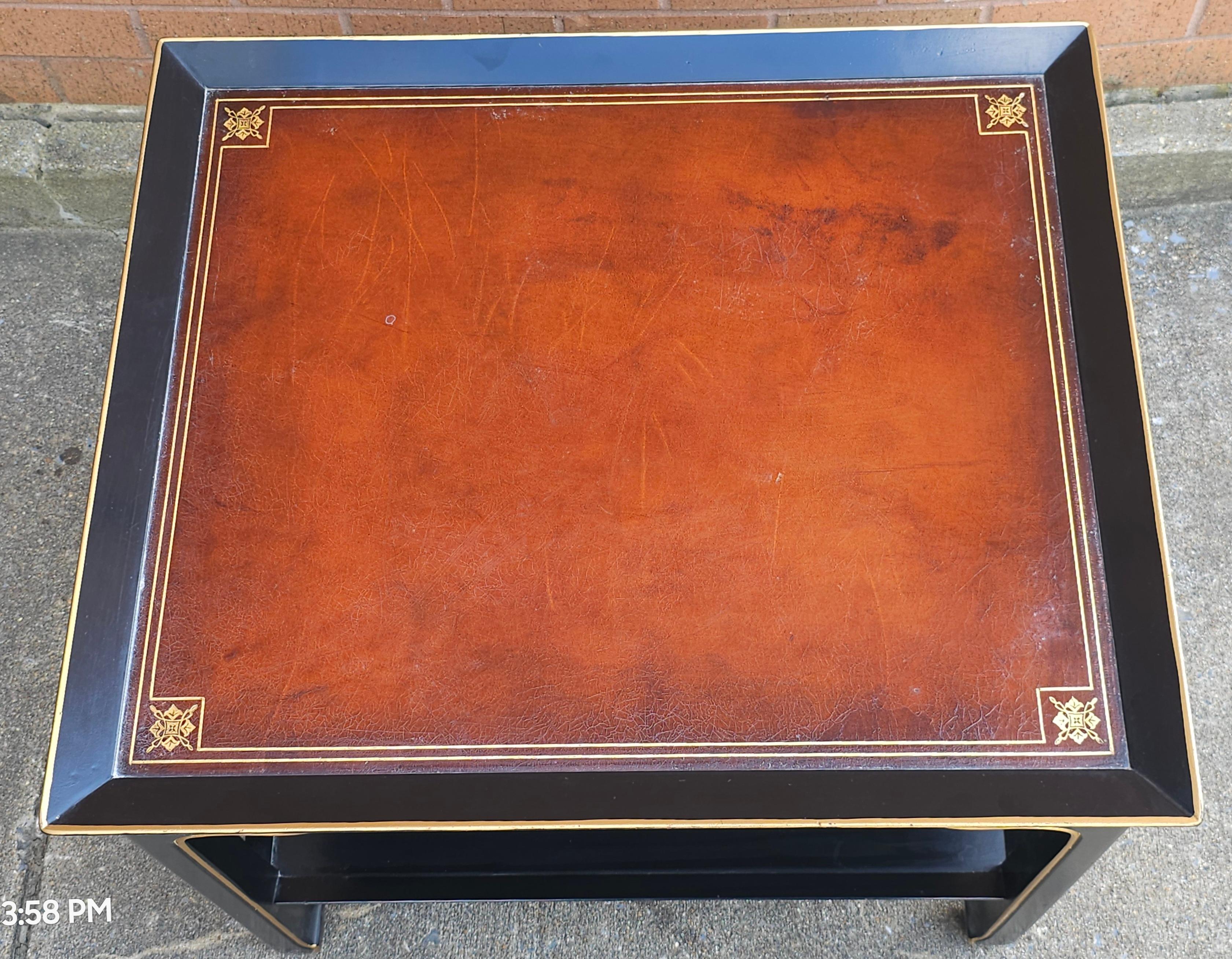 Ébénisé Table d'appoint à deux niveaux Heritage Henredon Ebonized and Parcel Gilt en vente