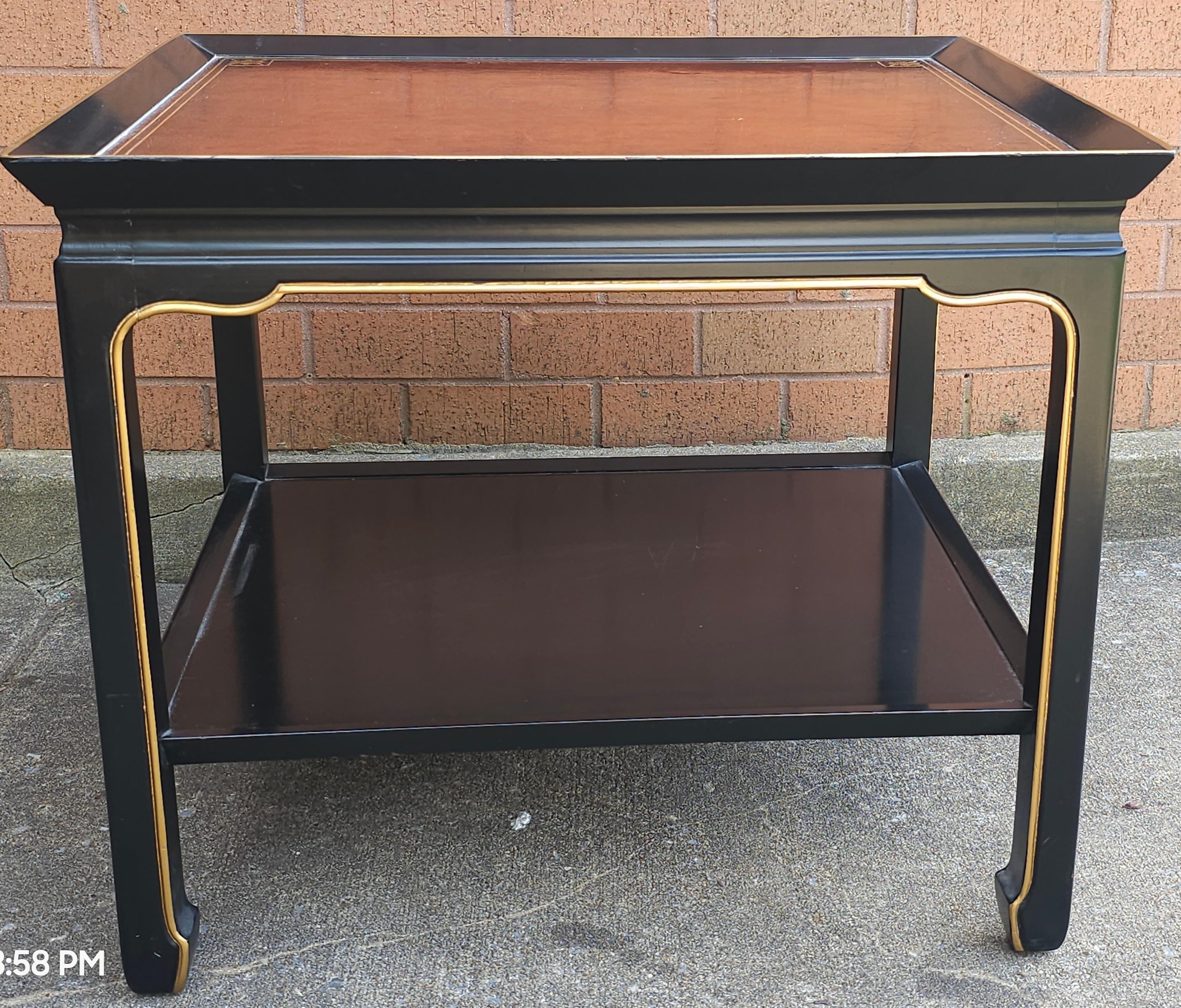 Table d'appoint à deux niveaux Heritage Henredon Ebonized and Parcel Gilt Bon état - En vente à Germantown, MD