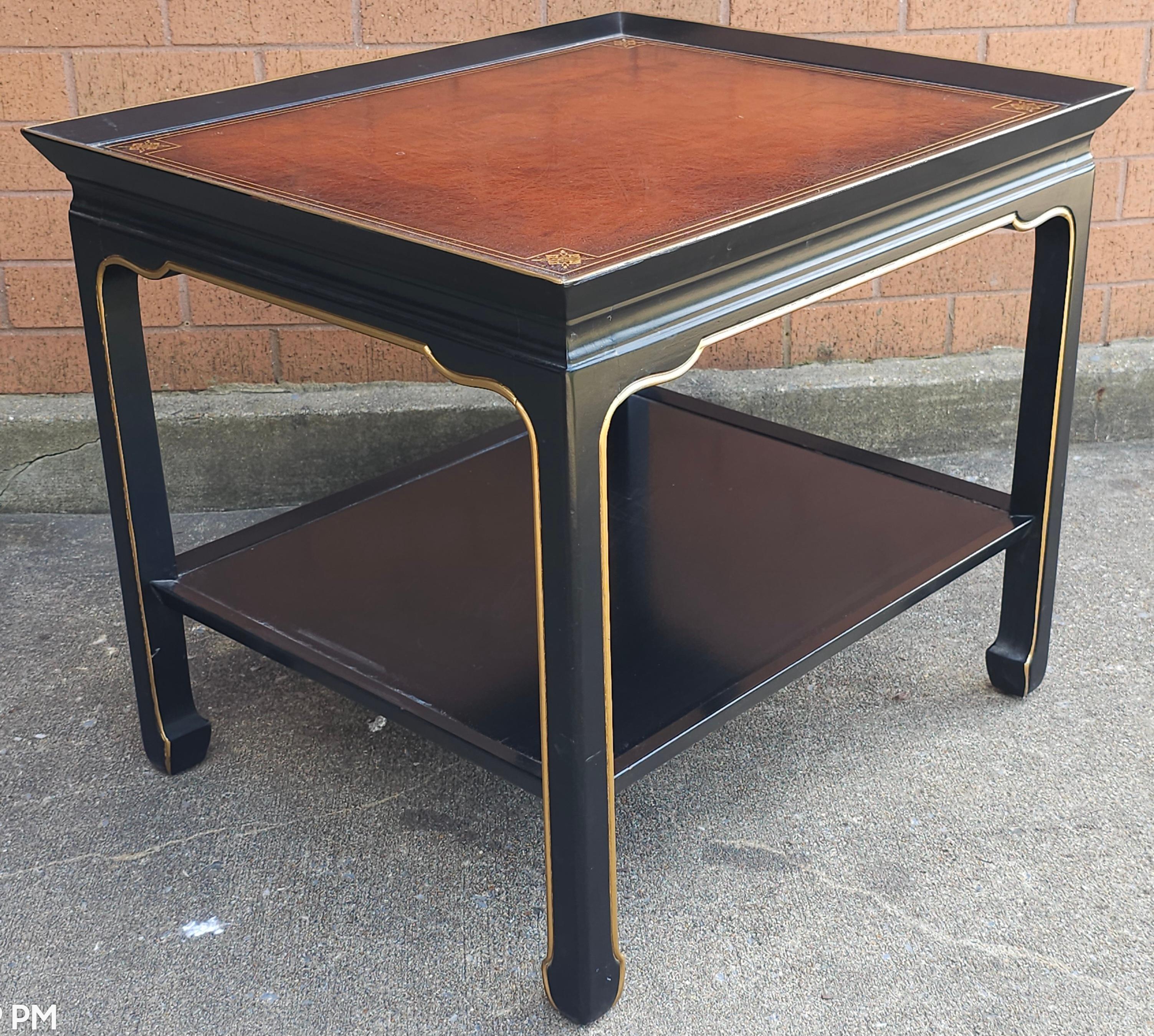 Cuir Table d'appoint à deux niveaux Heritage Henredon Ebonized and Parcel Gilt en vente