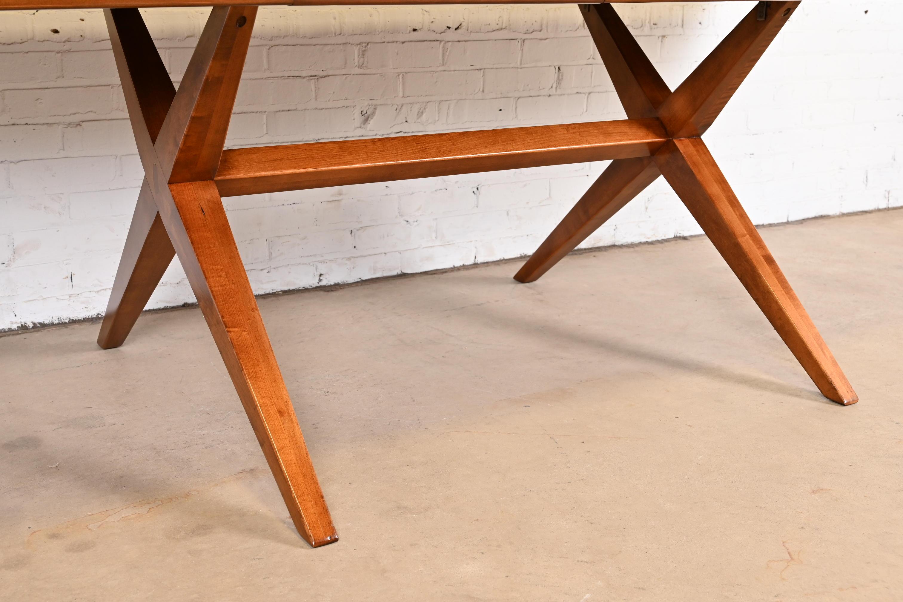 Table de salle à manger Henredon moderne du milieu du siècle dernier en bois de cerisier à base en forme de X, revernie en vente 10