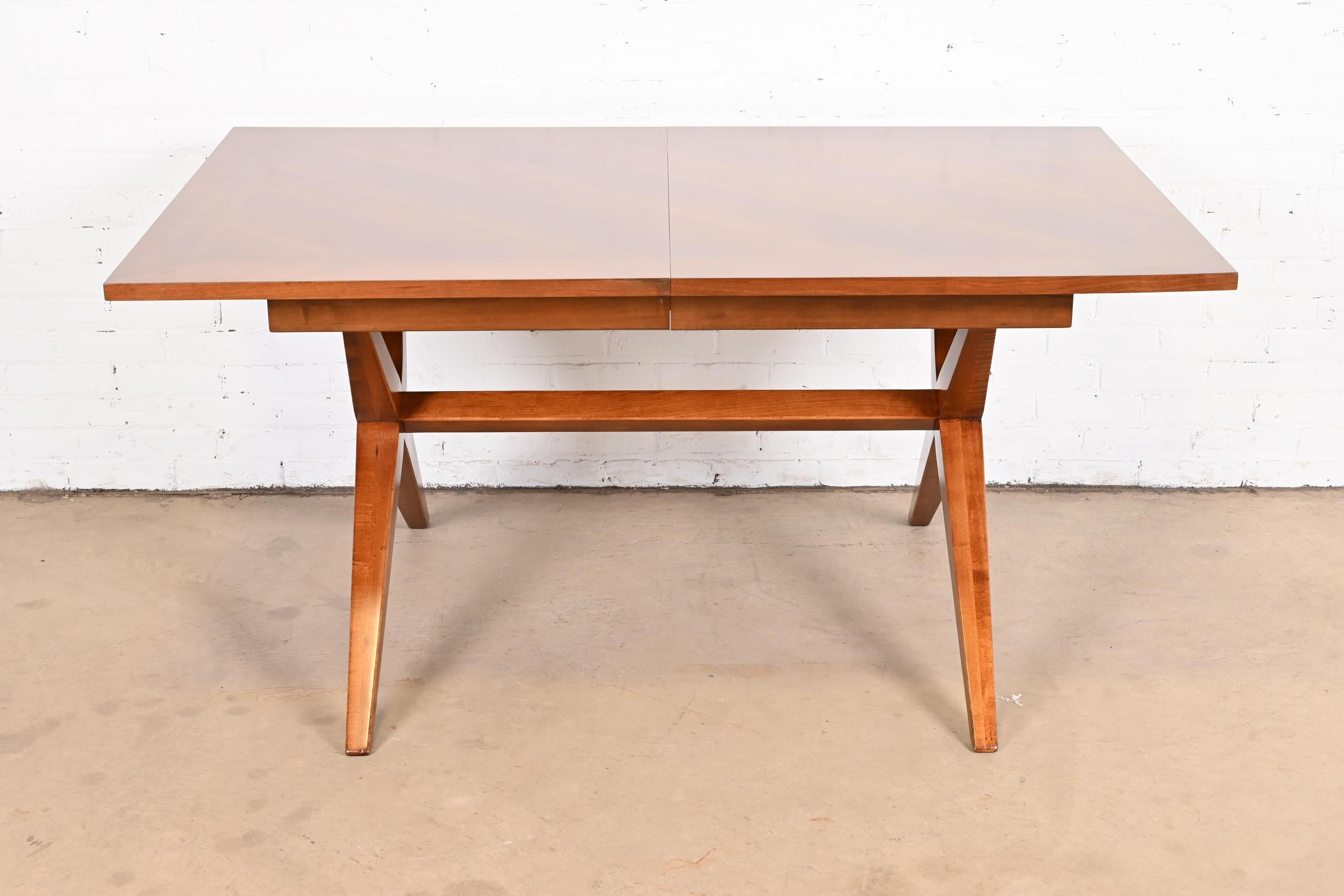 Américain Table de salle à manger Henredon moderne du milieu du siècle dernier en bois de cerisier à base en forme de X, revernie en vente