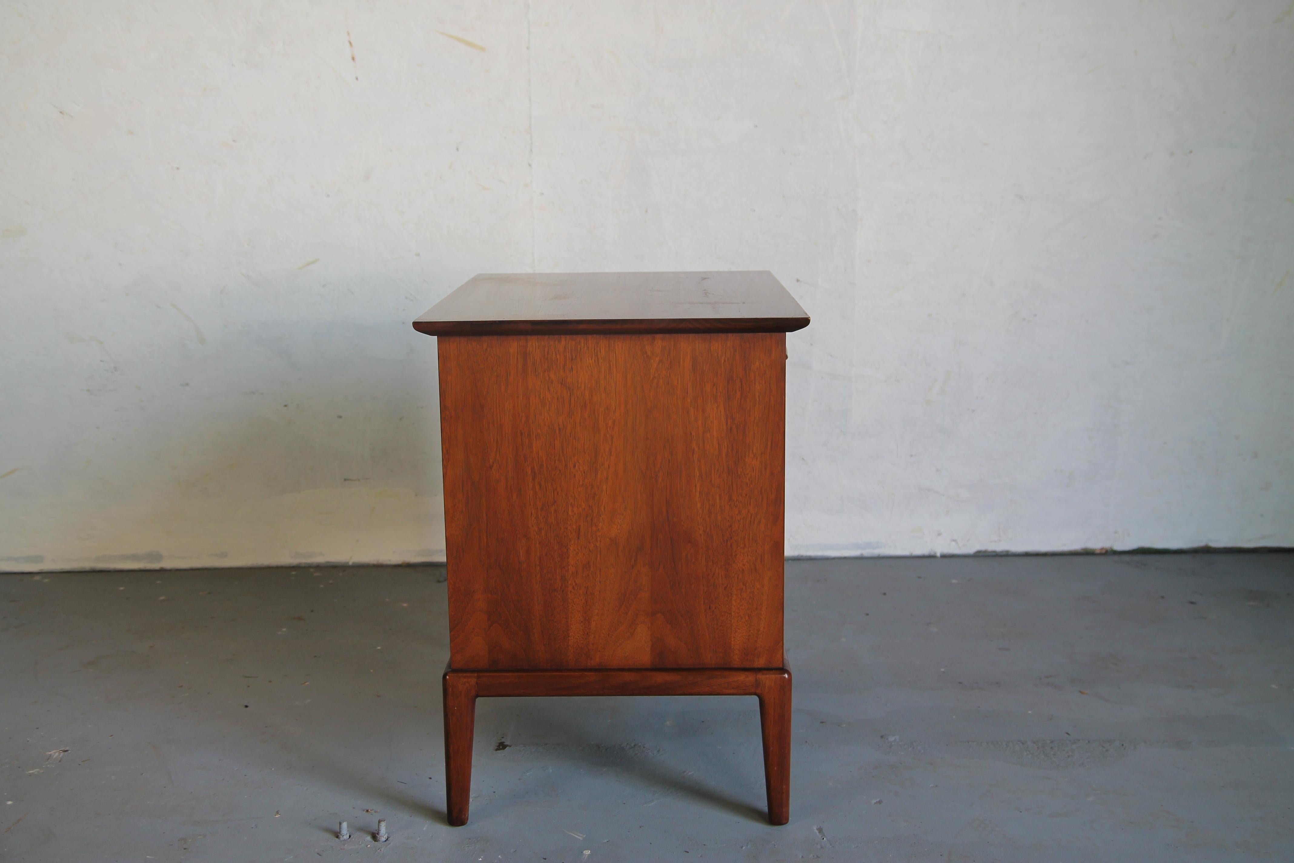 heritage henredon night stand