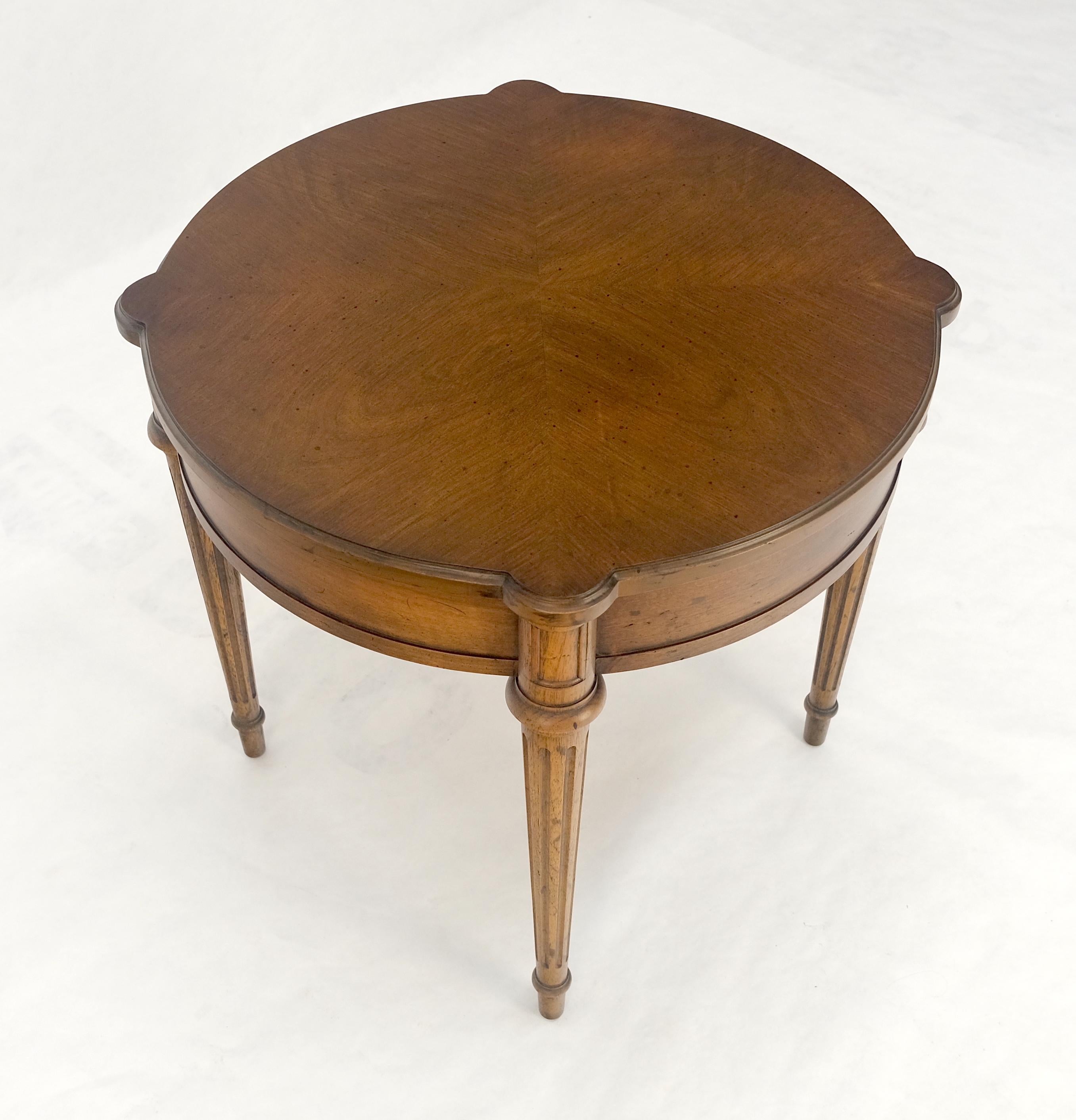 Heritage Henredon Round Fruitwood Lamp Side Table on Tapered Legs MINT For Sale 5