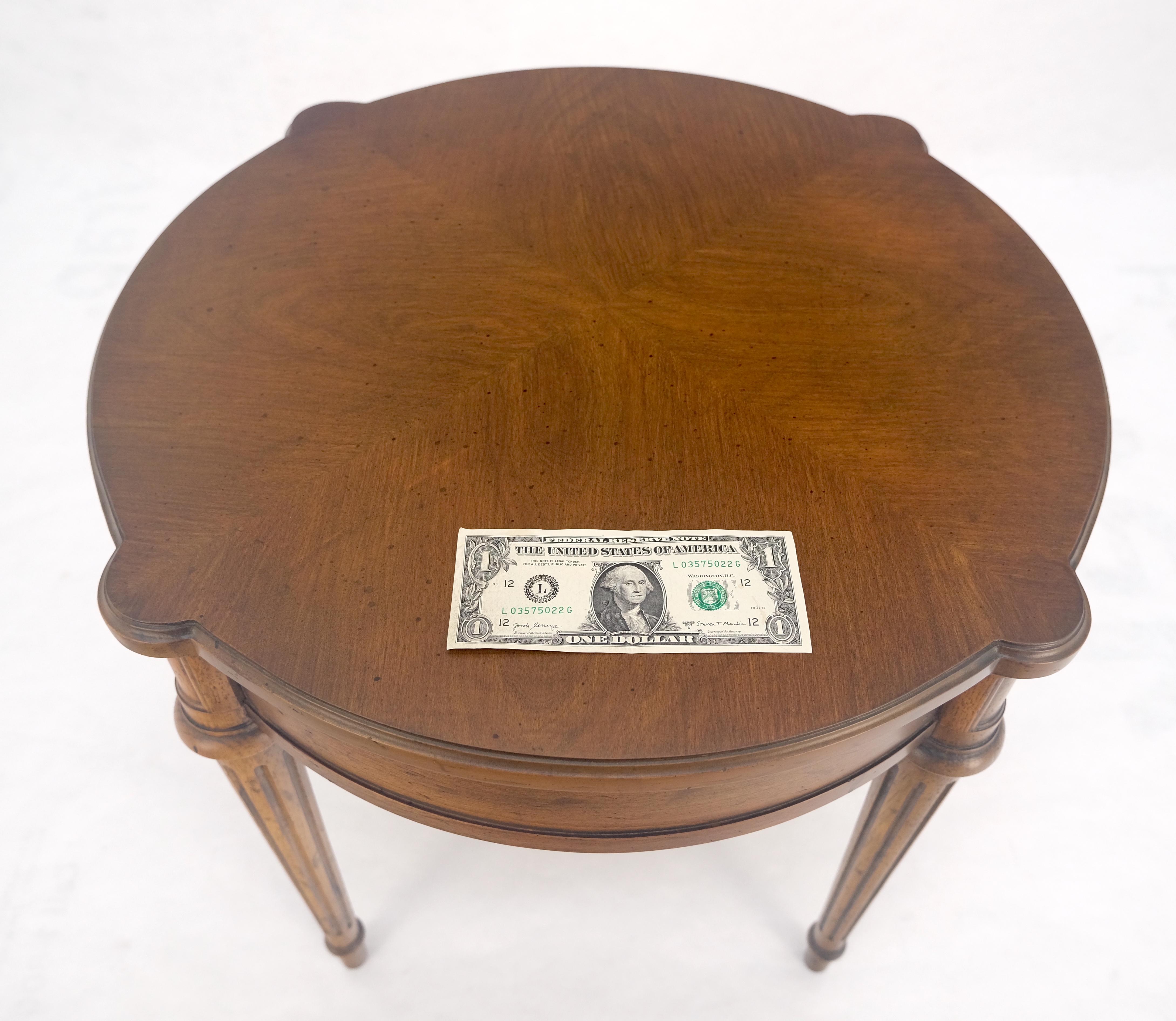 Heritage Henredon Round Fruitwood Lamp Side Table on Tapered Legs MINT For Sale 7
